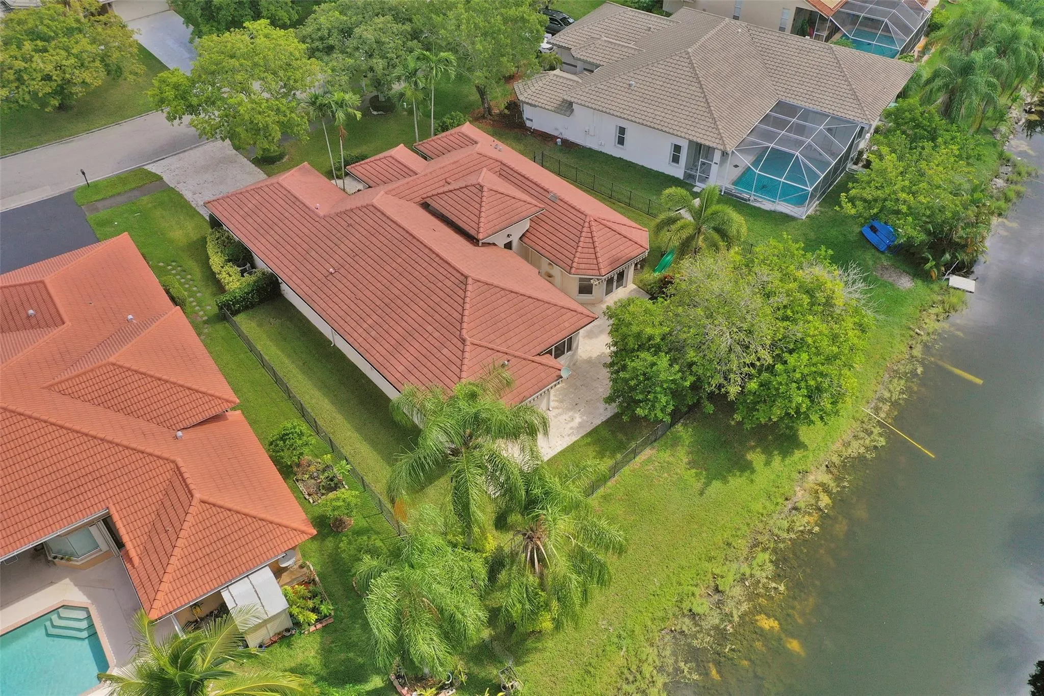 4869 Kensington Cir