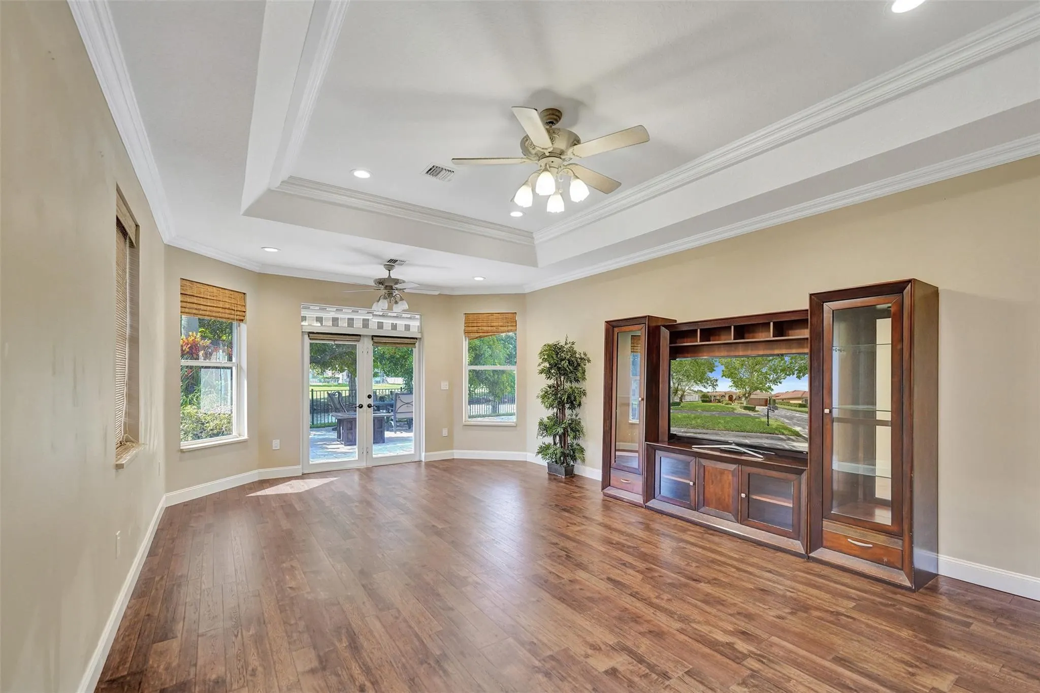 4869 Kensington Cir