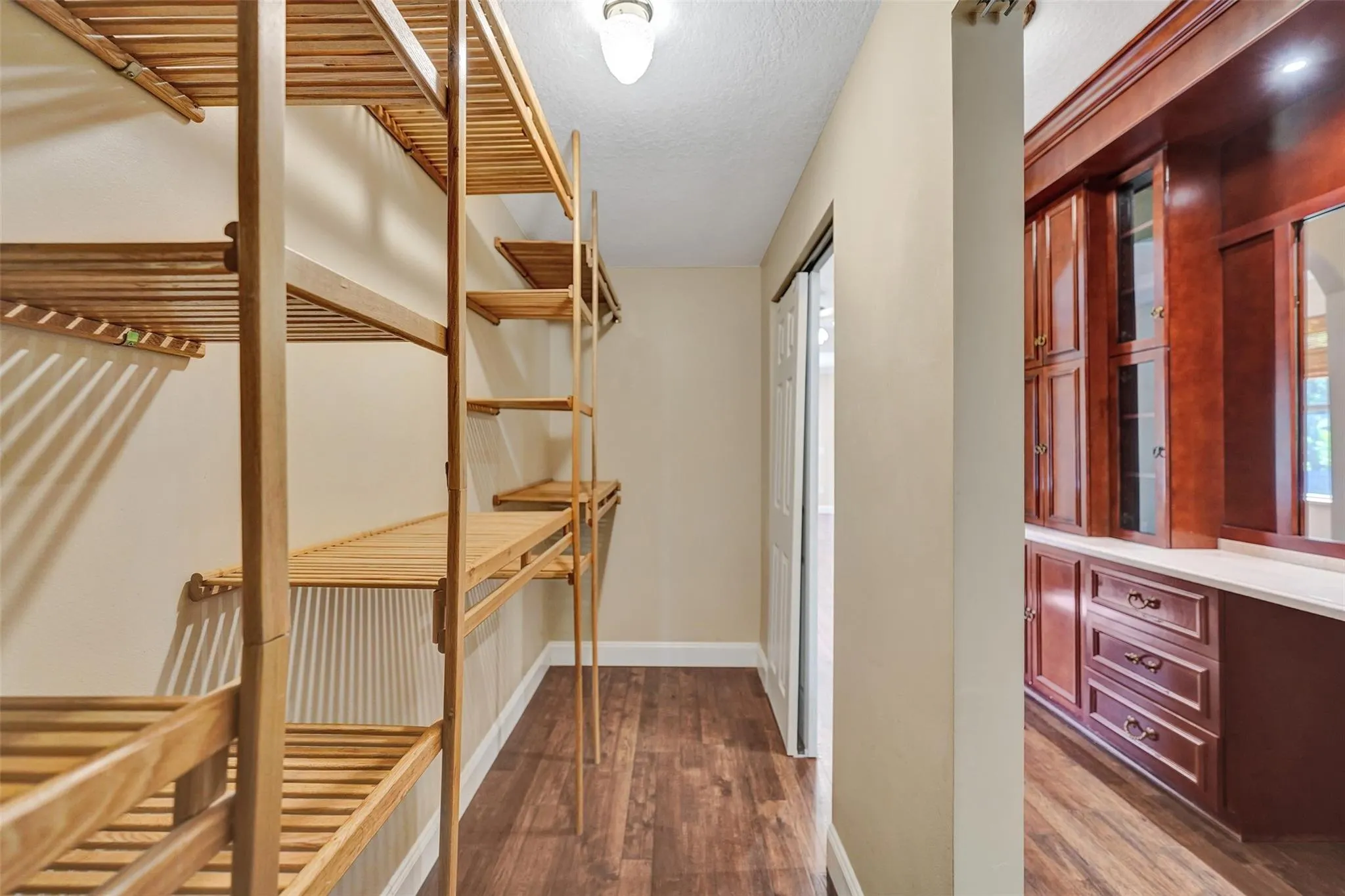 4869 Kensington Cir