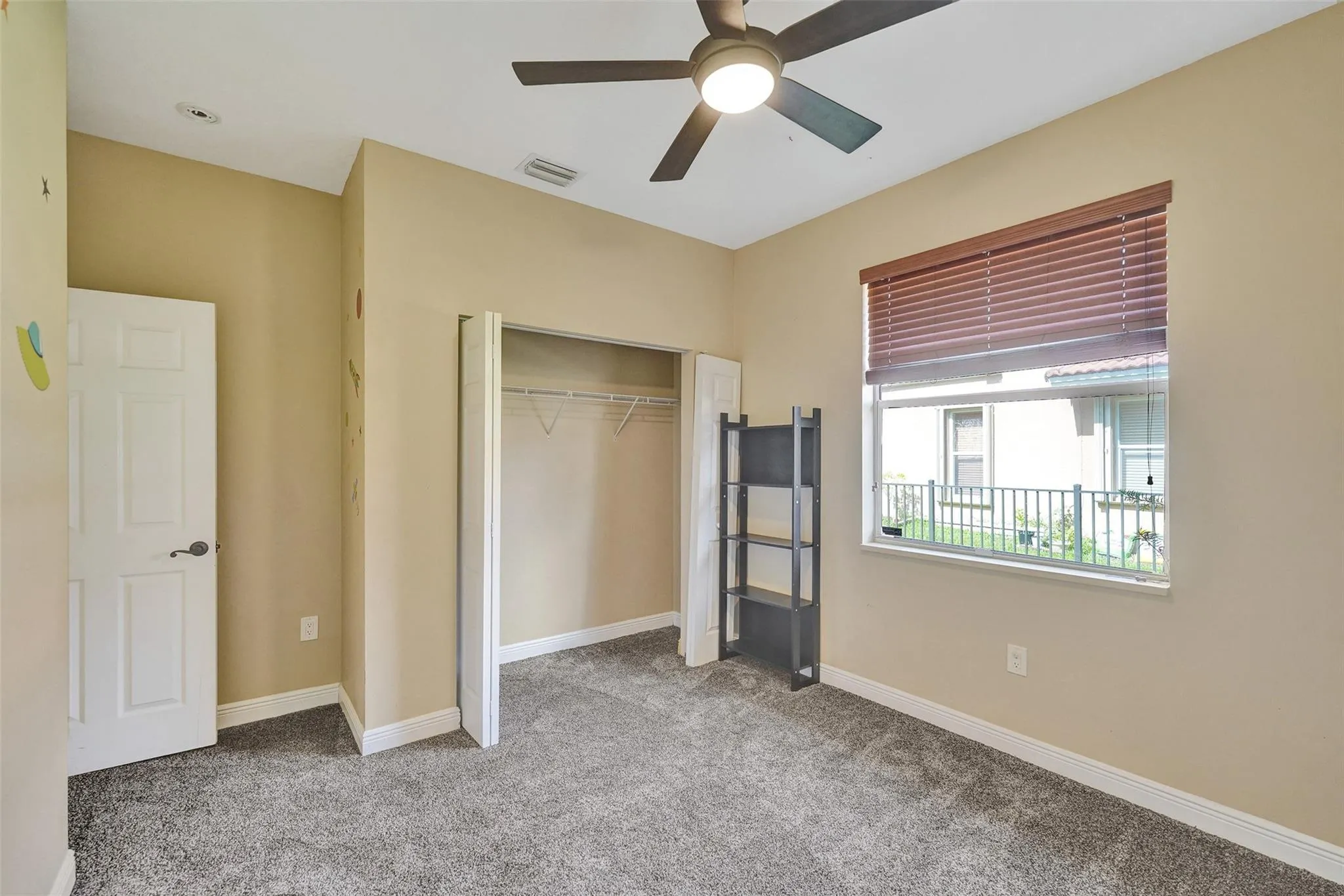 4869 Kensington Cir