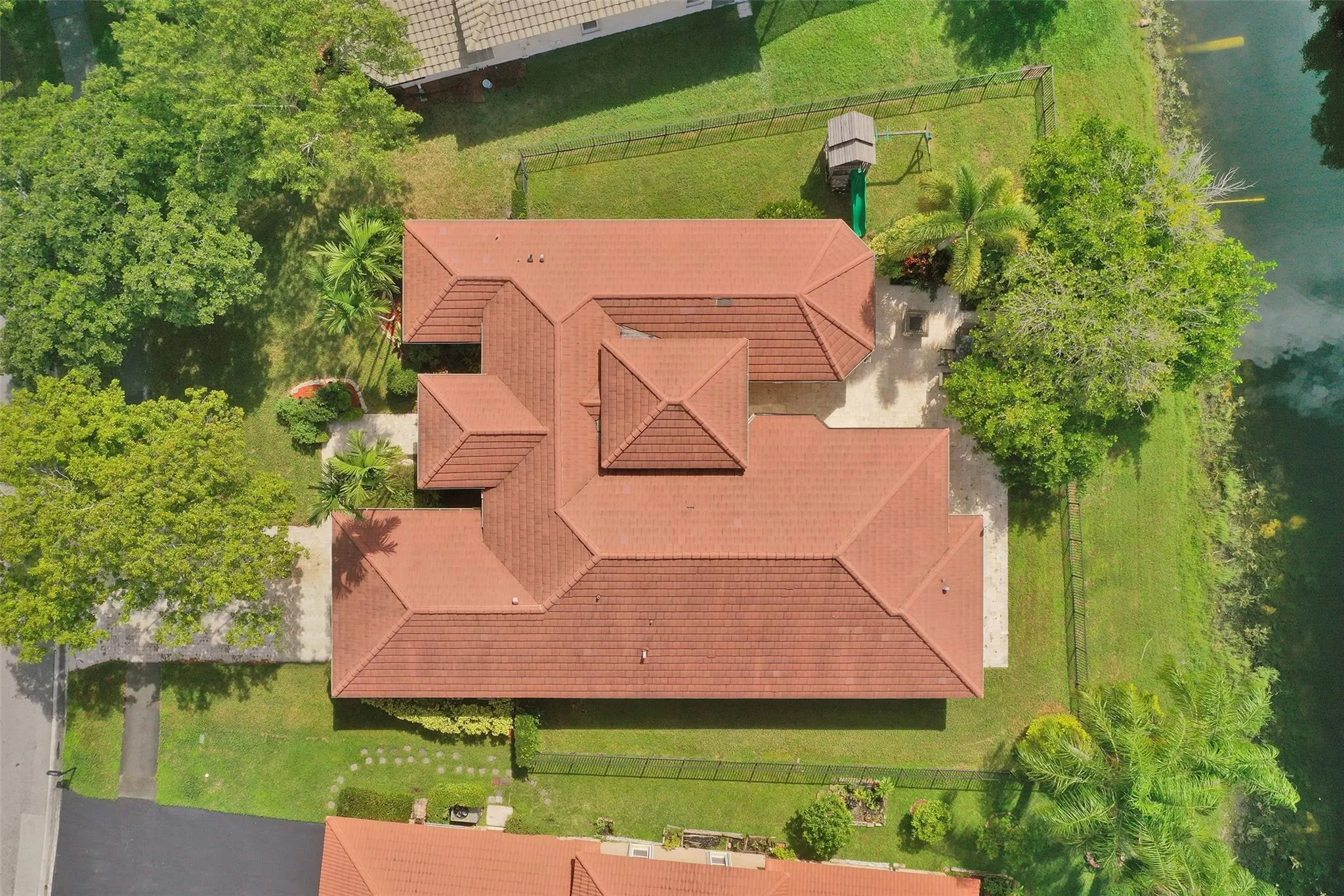4869 Kensington Cir