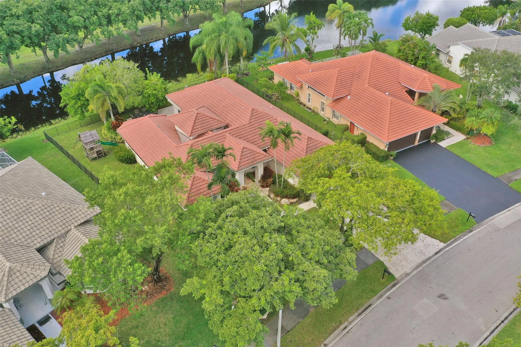 4869 Kensington Cir