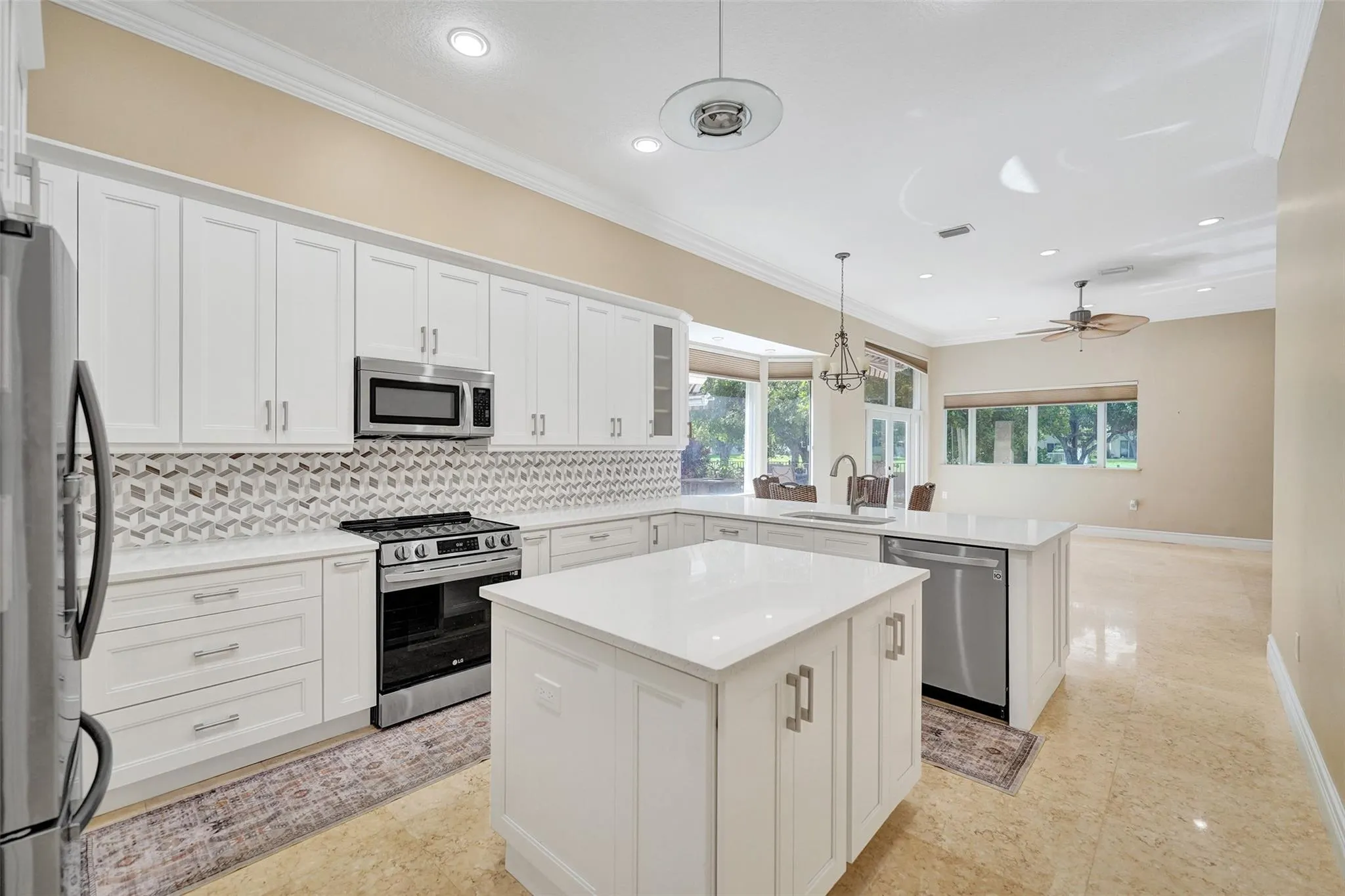 4869 Kensington Cir
