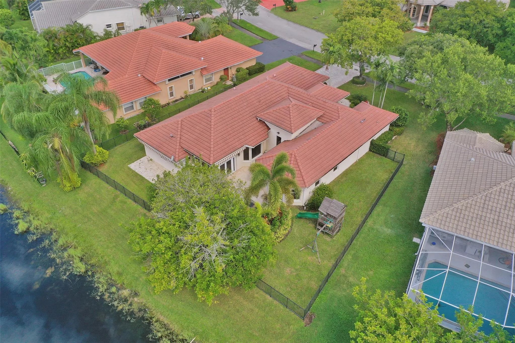 4869 Kensington Cir