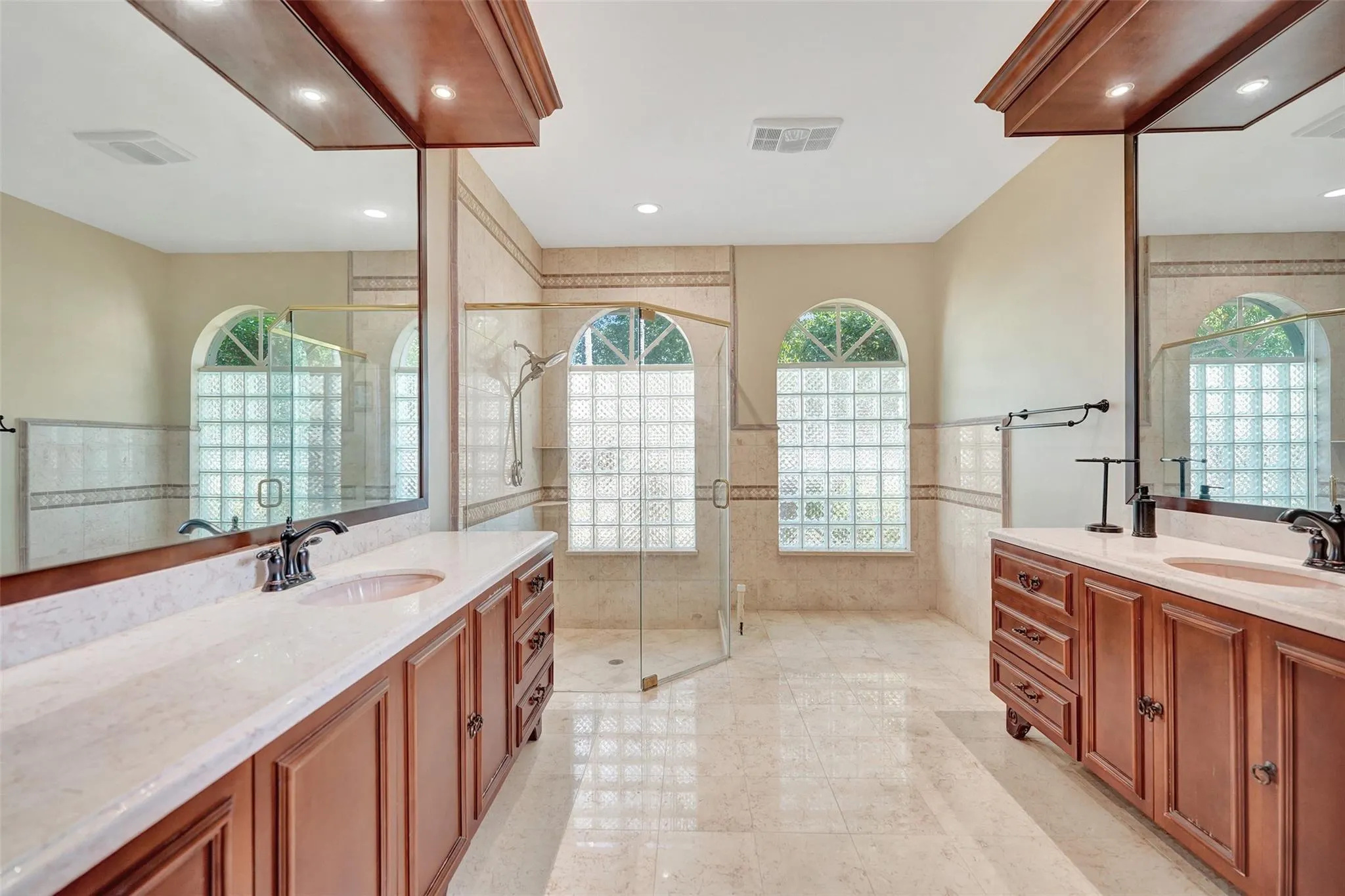 4869 Kensington Cir