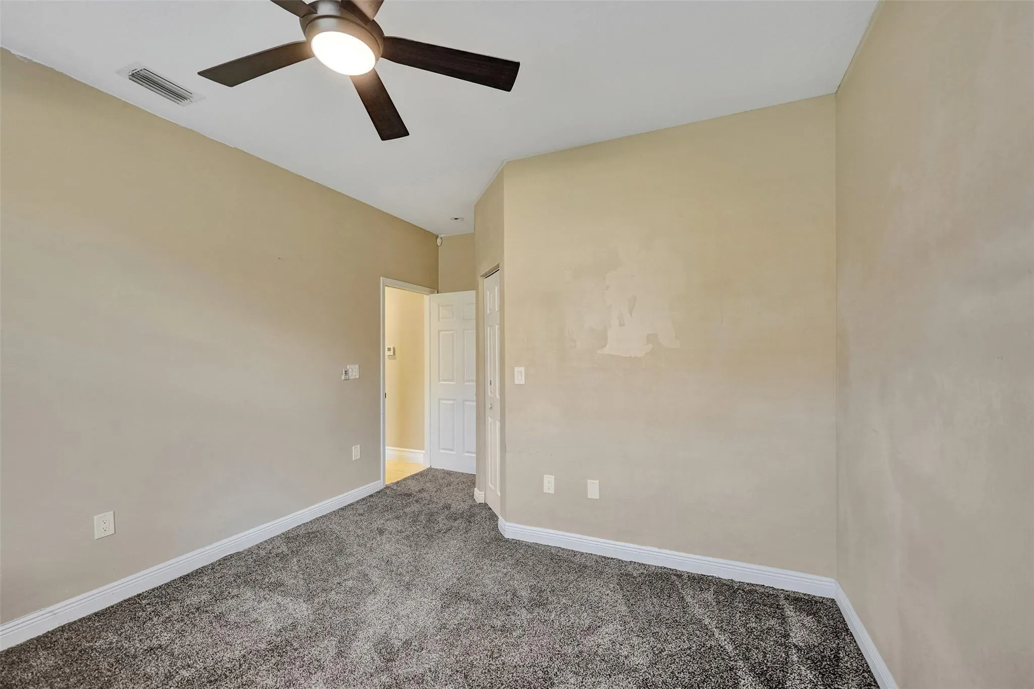 4869 Kensington Cir