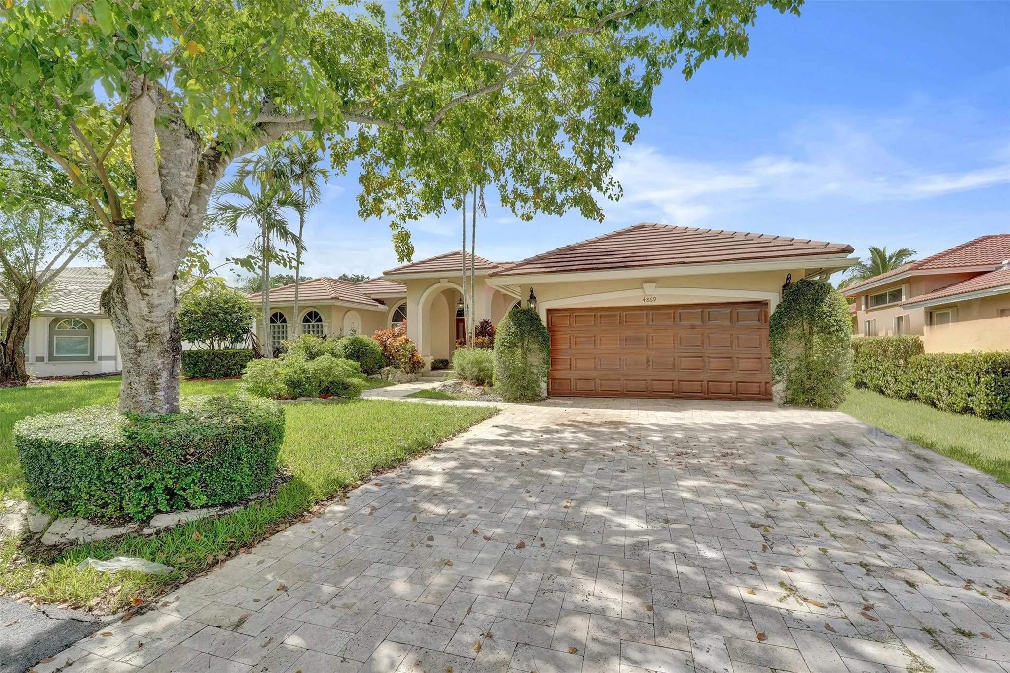 4869 Kensington Cir