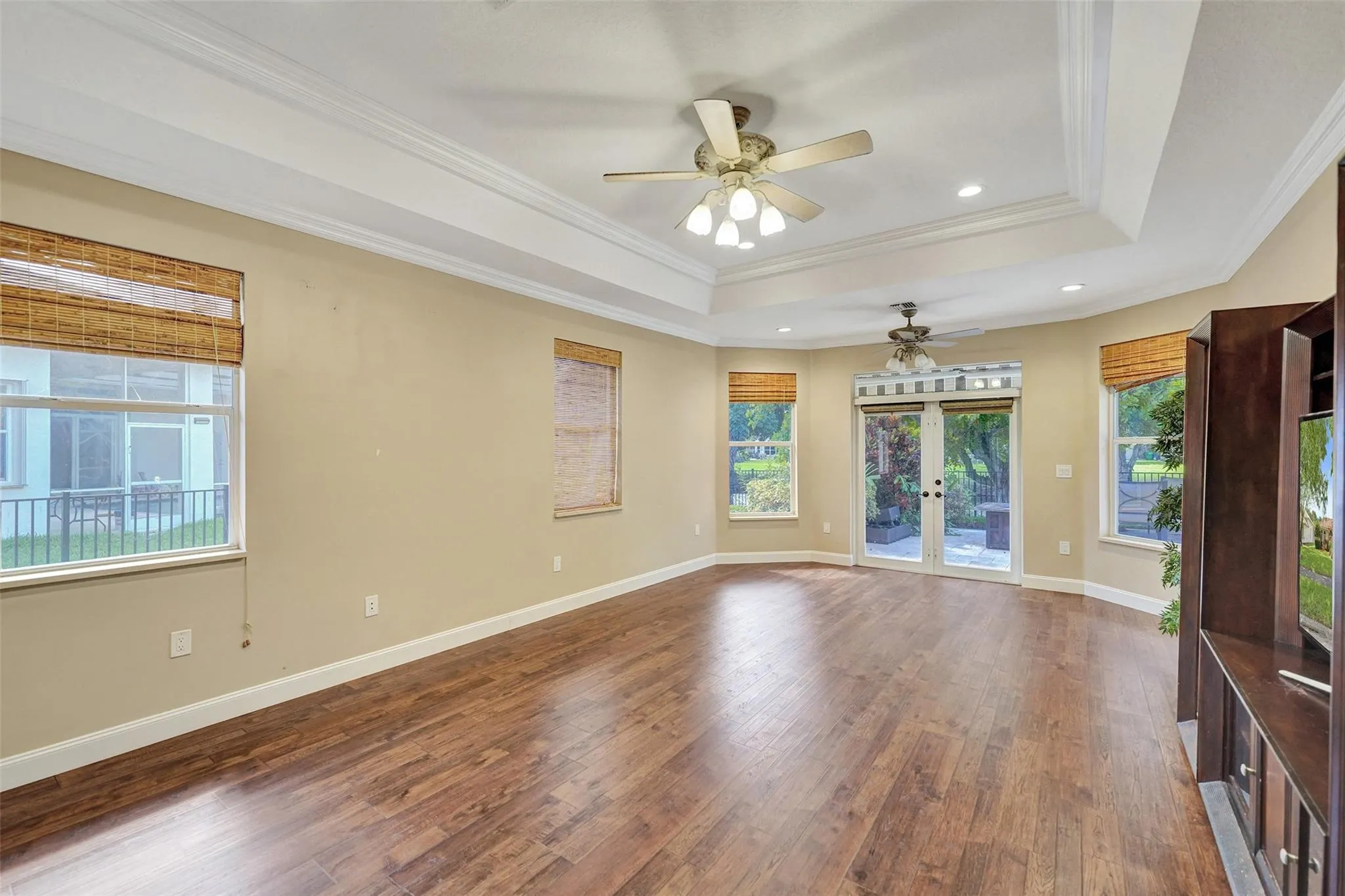 4869 Kensington Cir