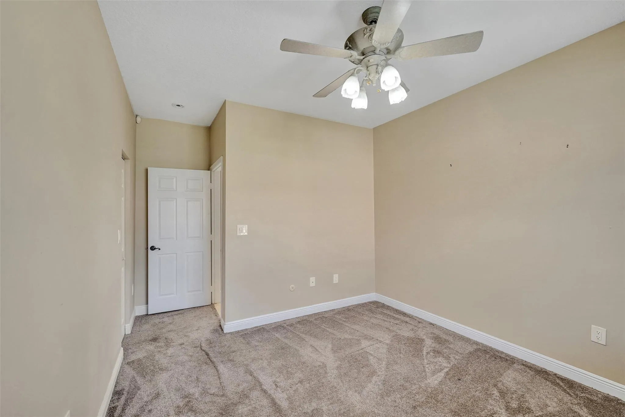 4869 Kensington Cir