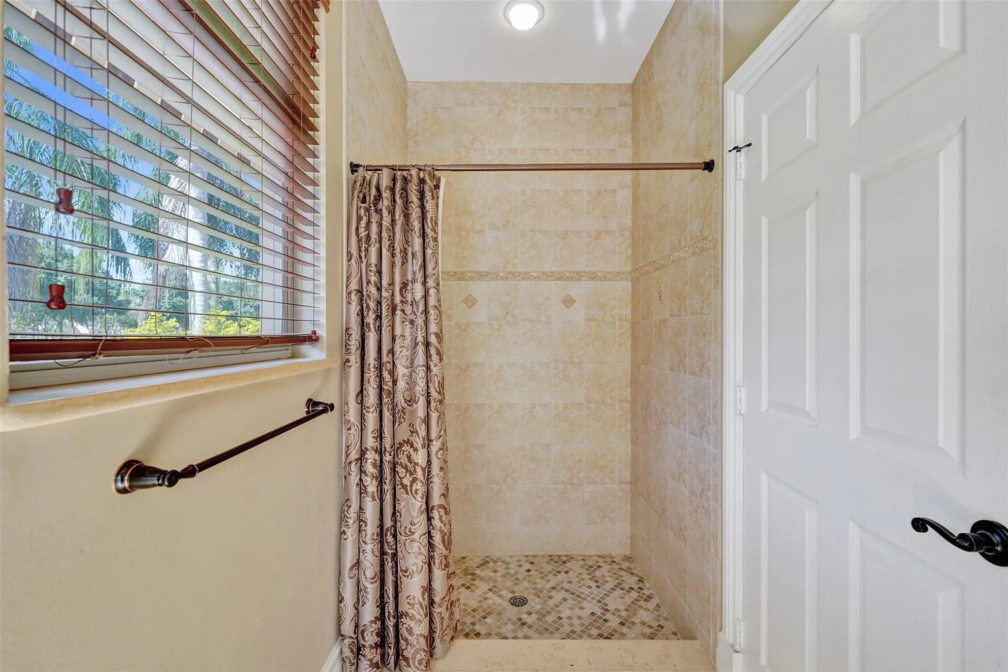 4869 Kensington Cir