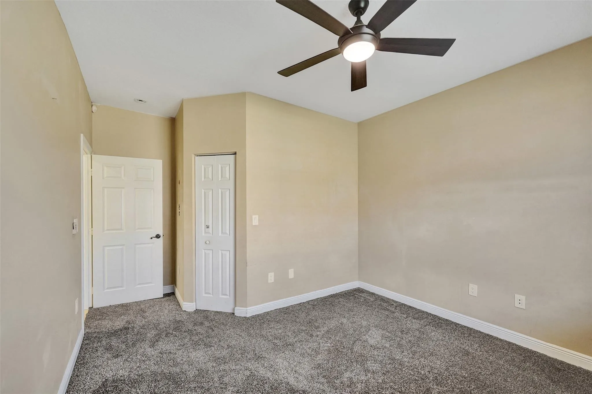 4869 Kensington Cir