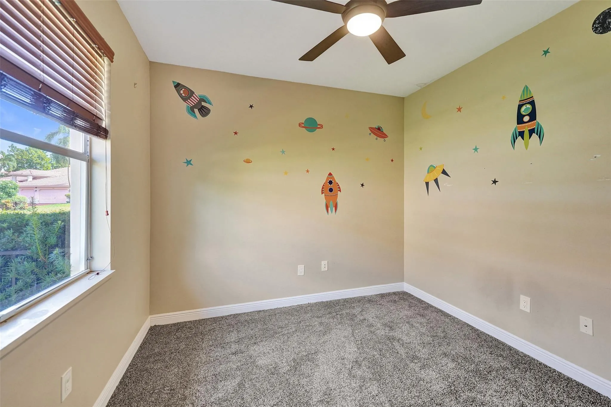 4869 Kensington Cir