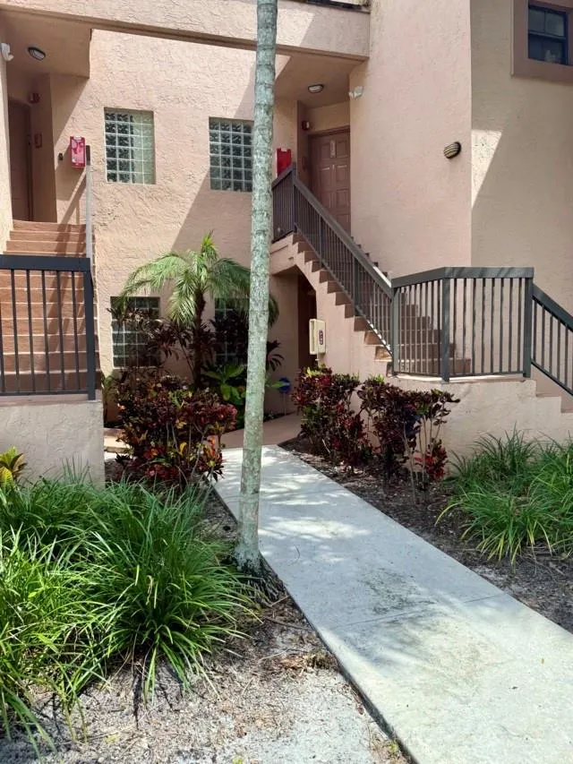 10690 NW 14th St, #136