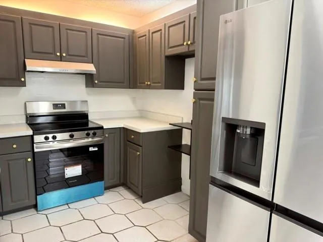 10690 NW 14th St, #136