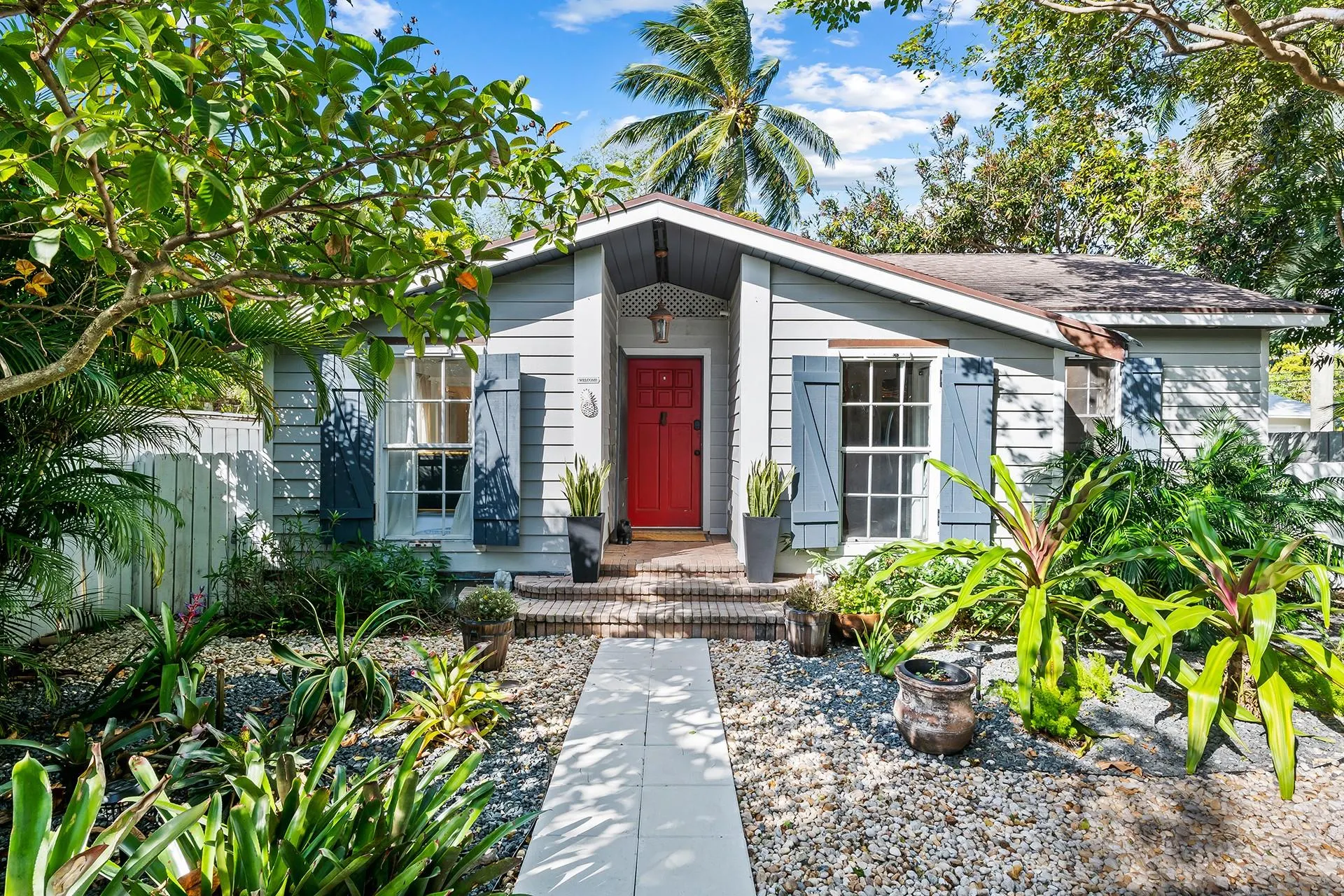 411 SW 10th St