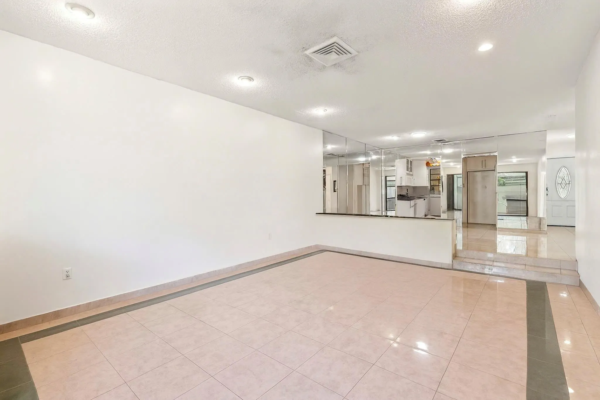 3877 Estepona Ave, #9E1