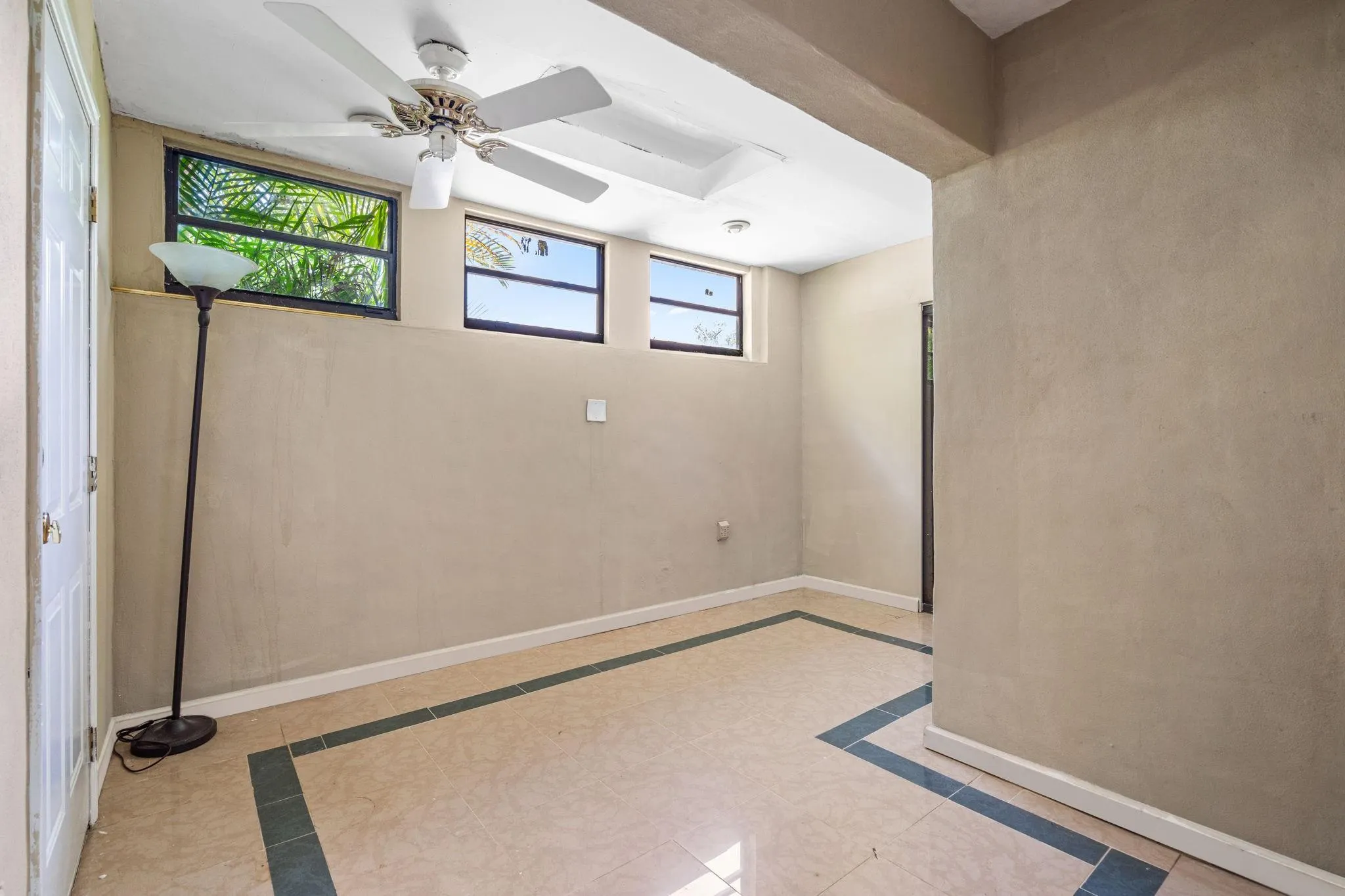 3877 Estepona Ave, #9E1