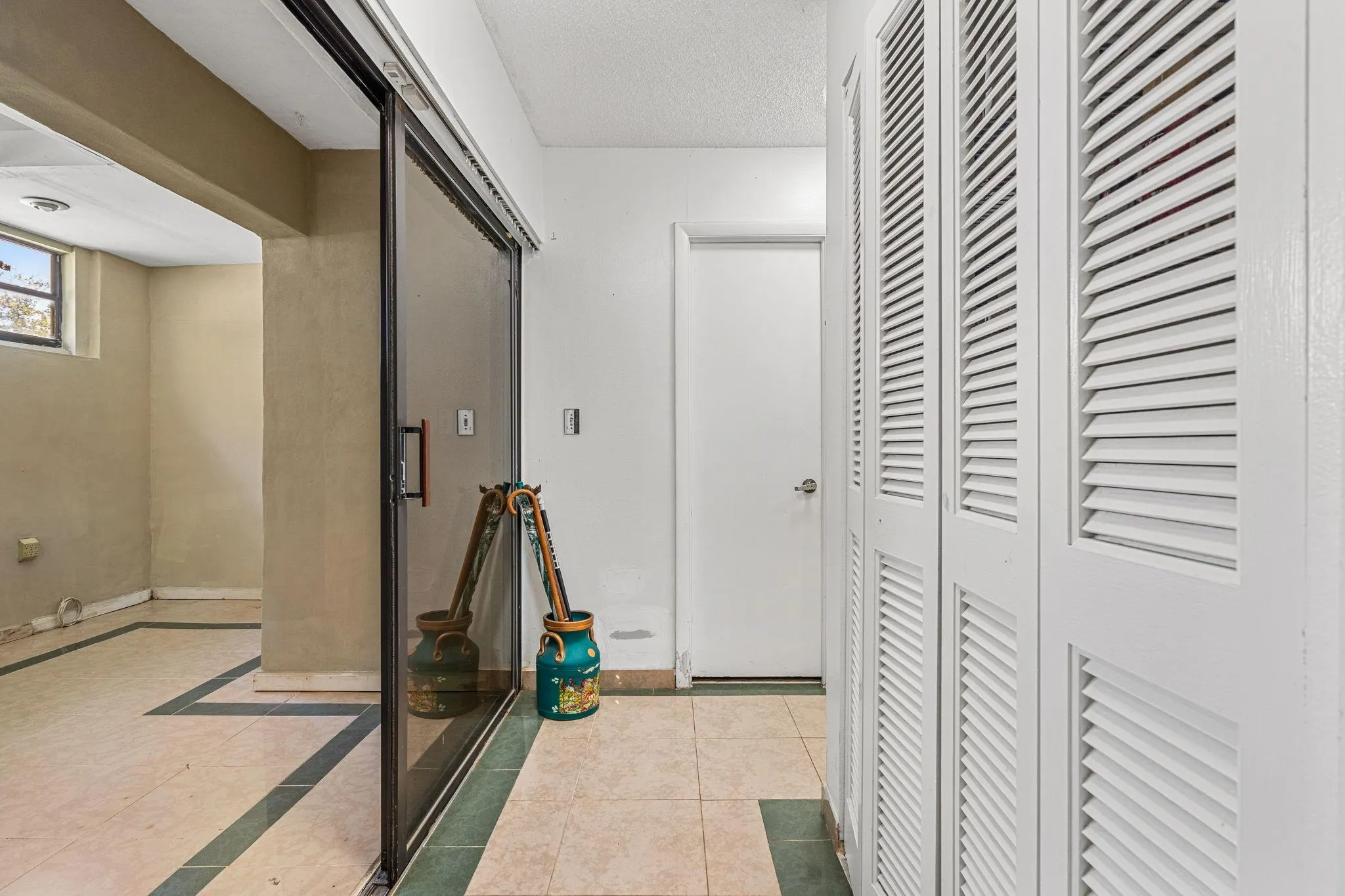 3877 Estepona Ave, #9E1