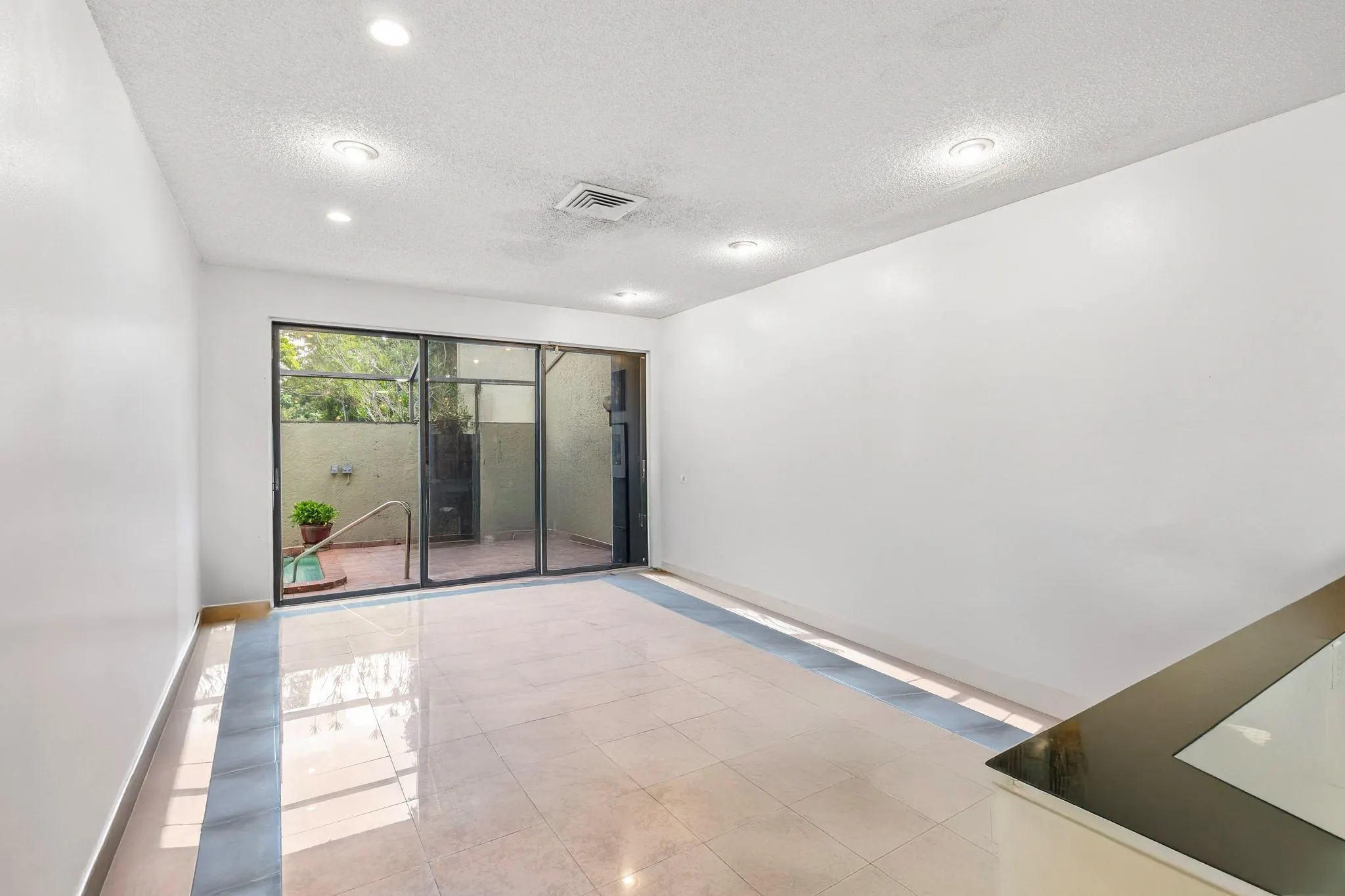 3877 Estepona Ave, #9E1