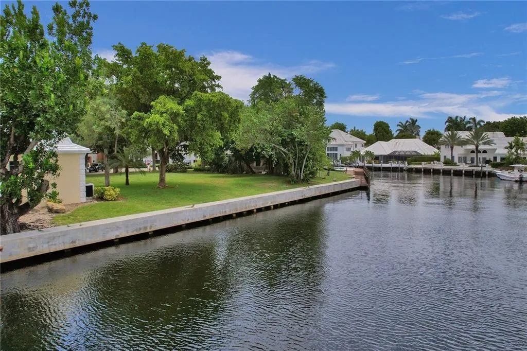 40 Compass Isle