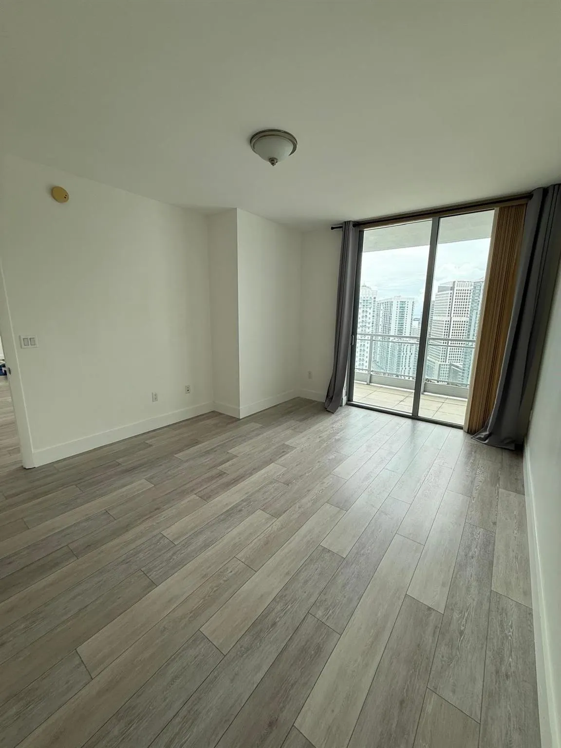 90 SW 3rd St, #3912