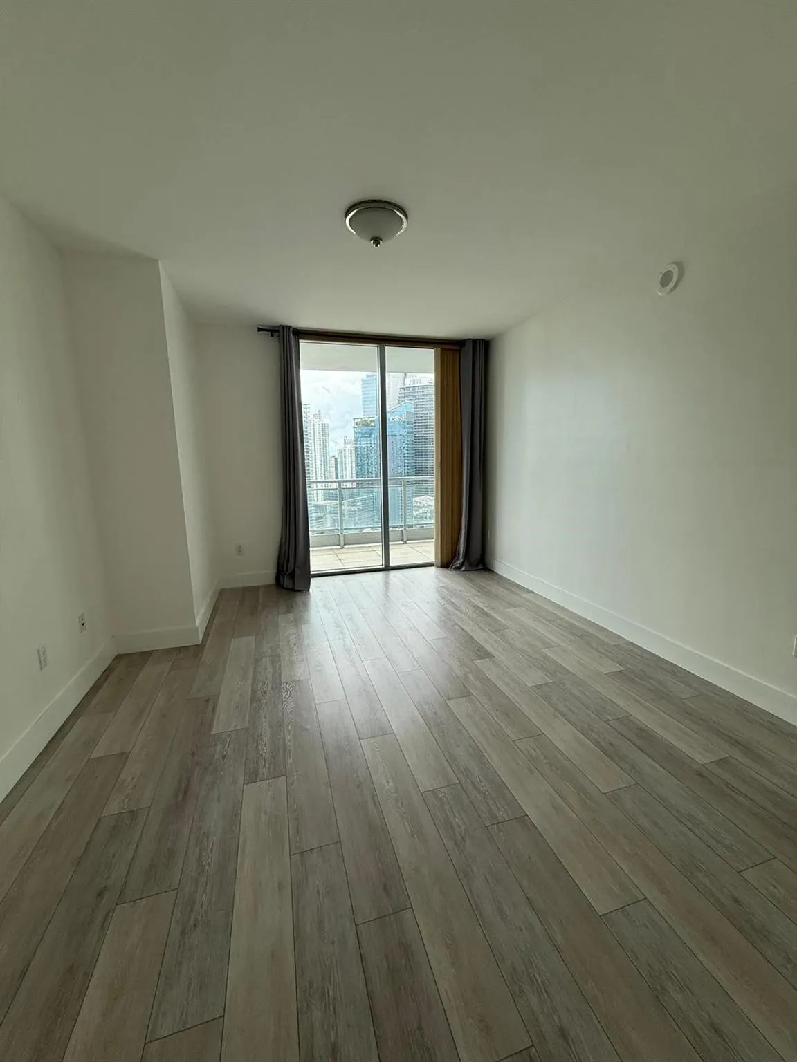 90 SW 3rd St, #3912