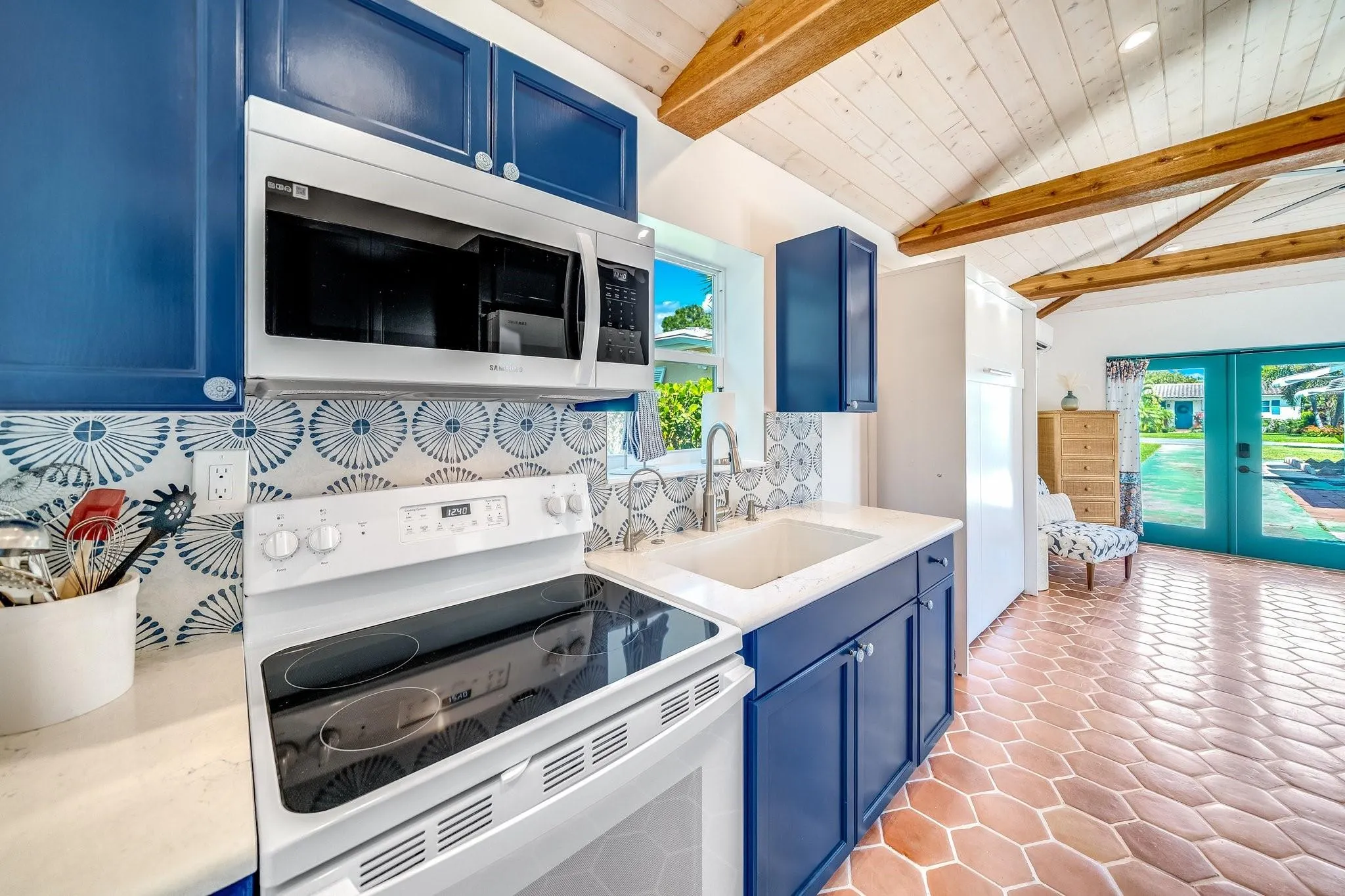 348 Alhambra Pl