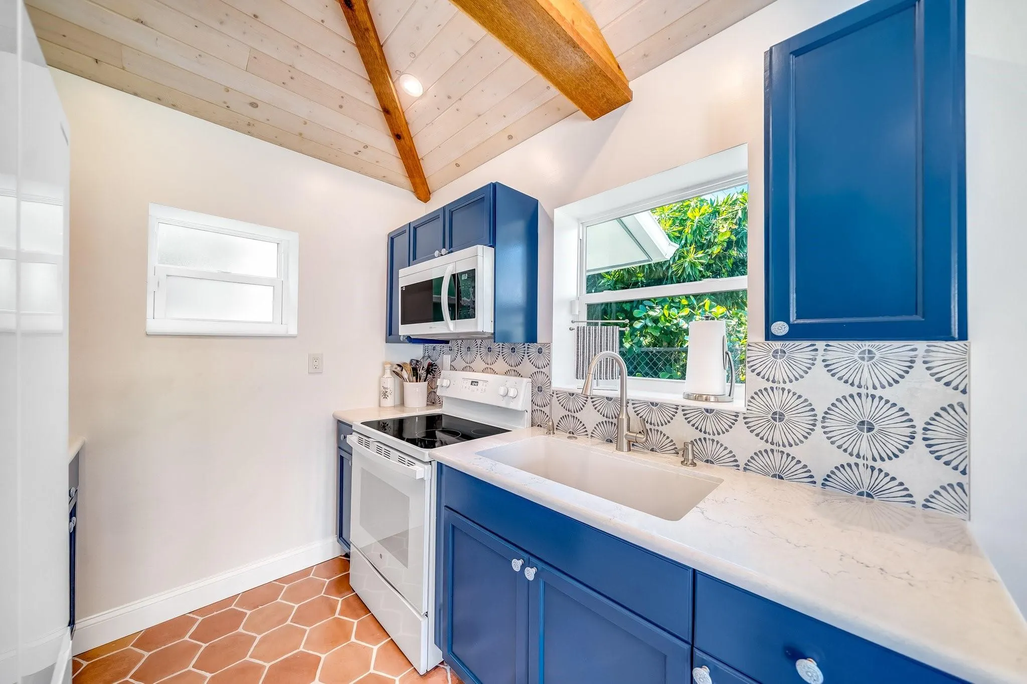 348 Alhambra Pl