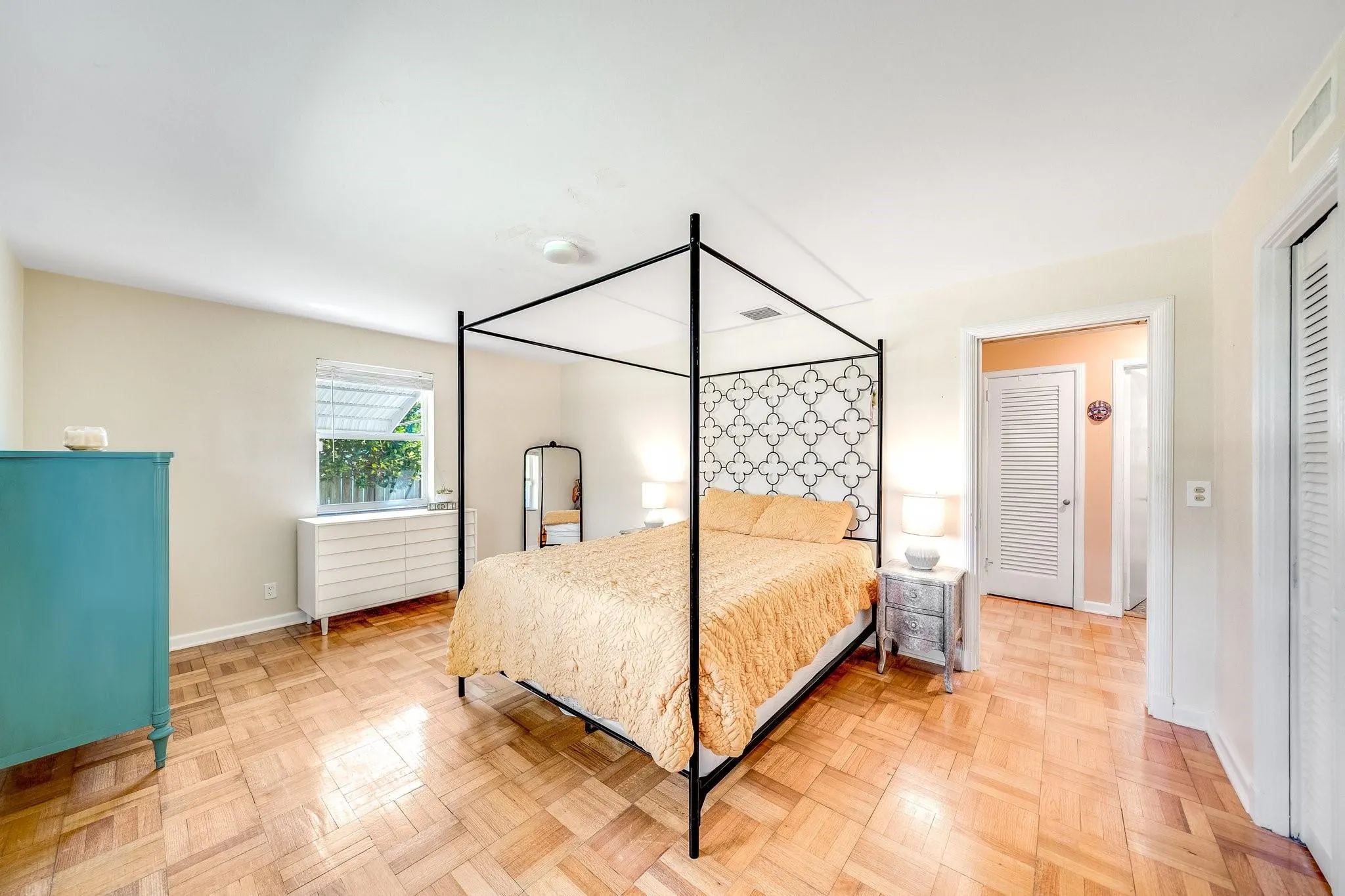 348 Alhambra Pl