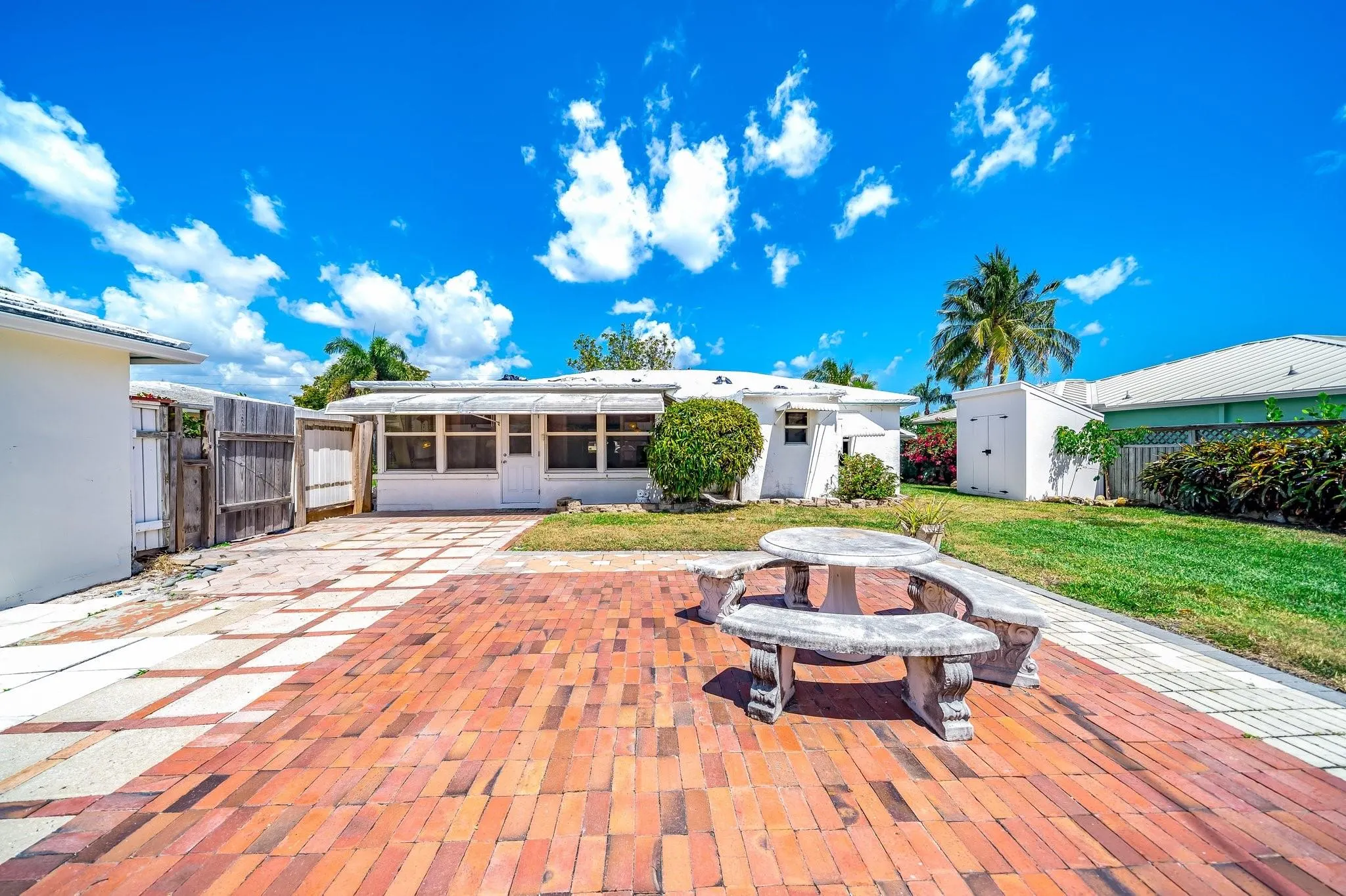 348 Alhambra Pl