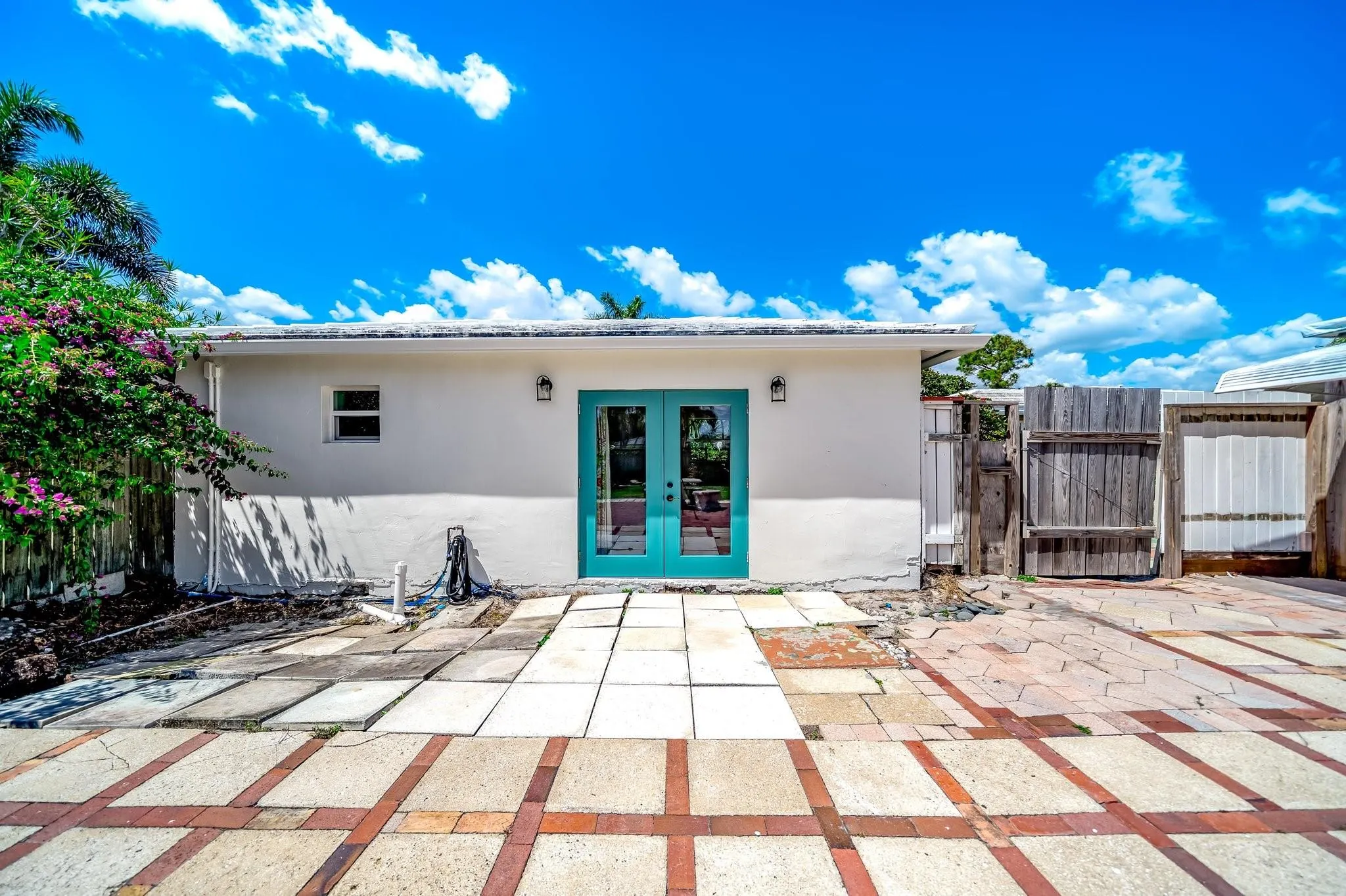 348 Alhambra Pl