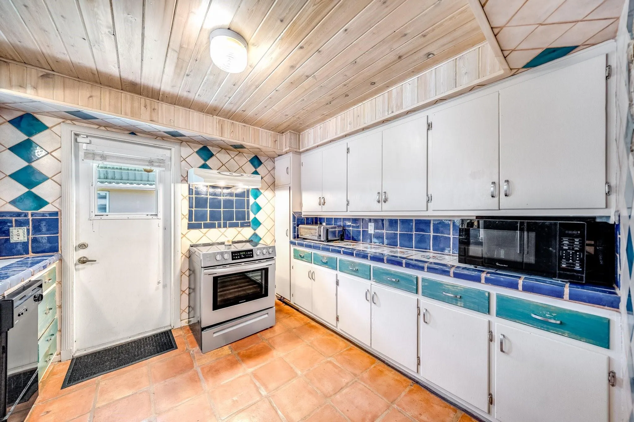 348 Alhambra Pl