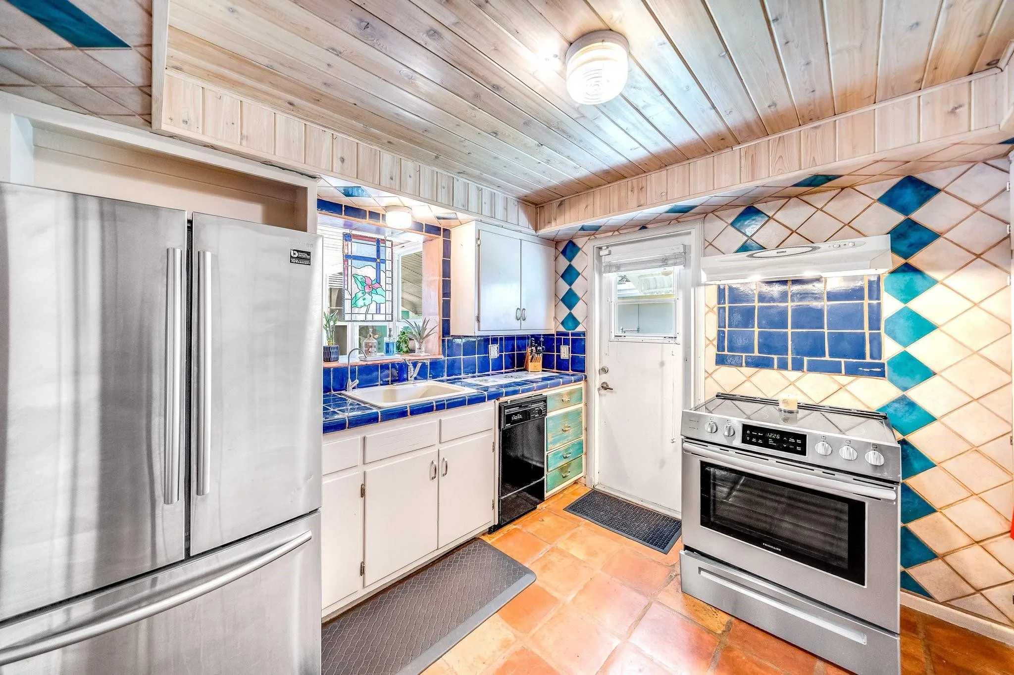 348 Alhambra Pl