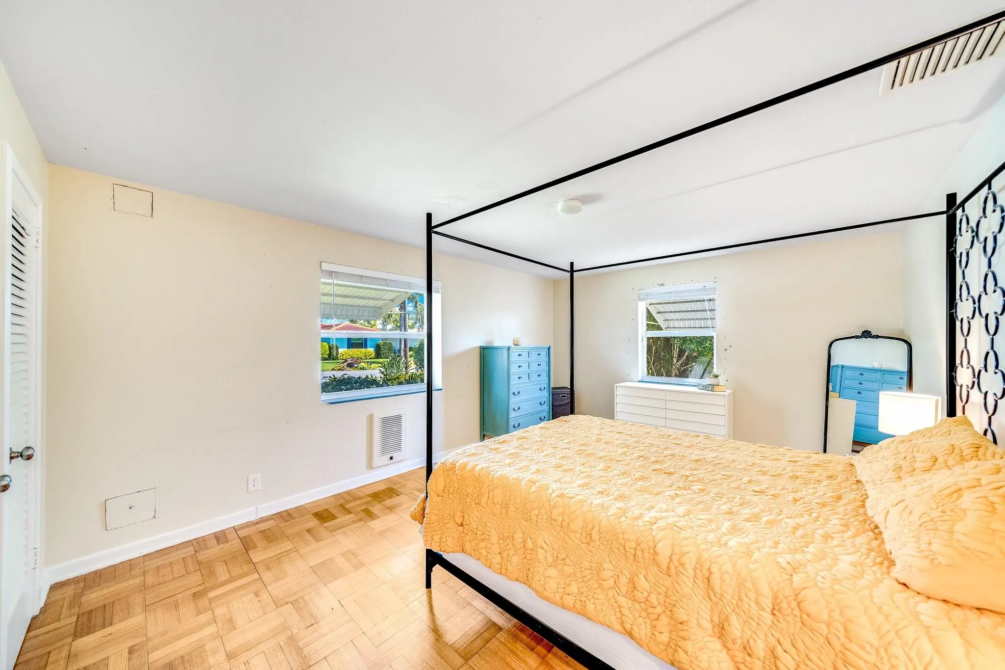 348 Alhambra Pl