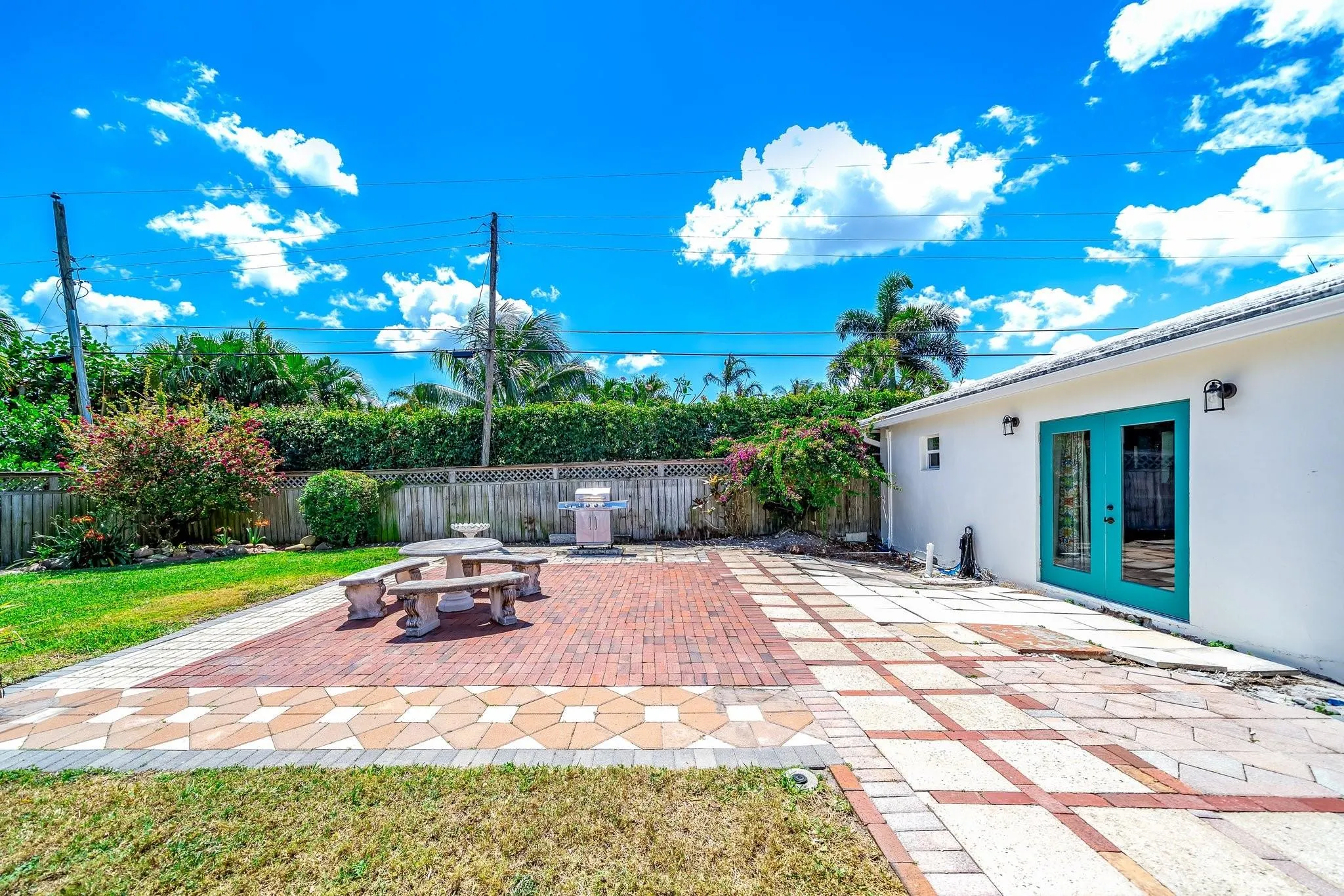 348 Alhambra Pl