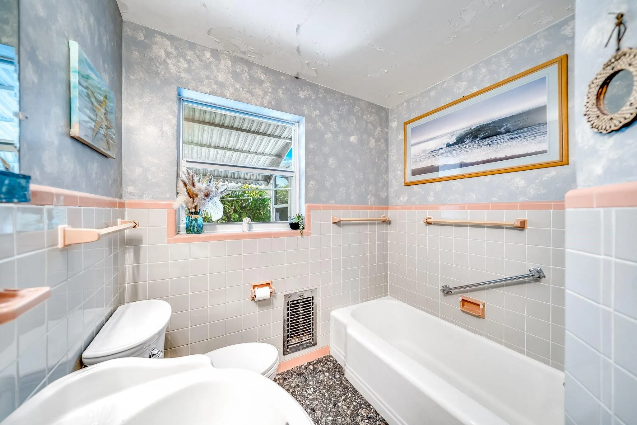 348 Alhambra Pl