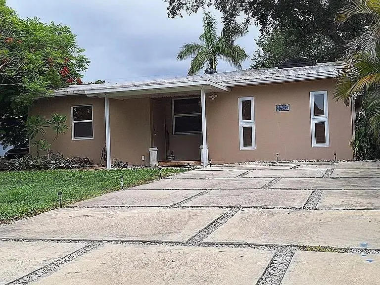 1497 SW 29th Ter