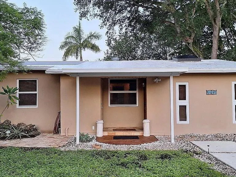 1497 SW 29th Ter
