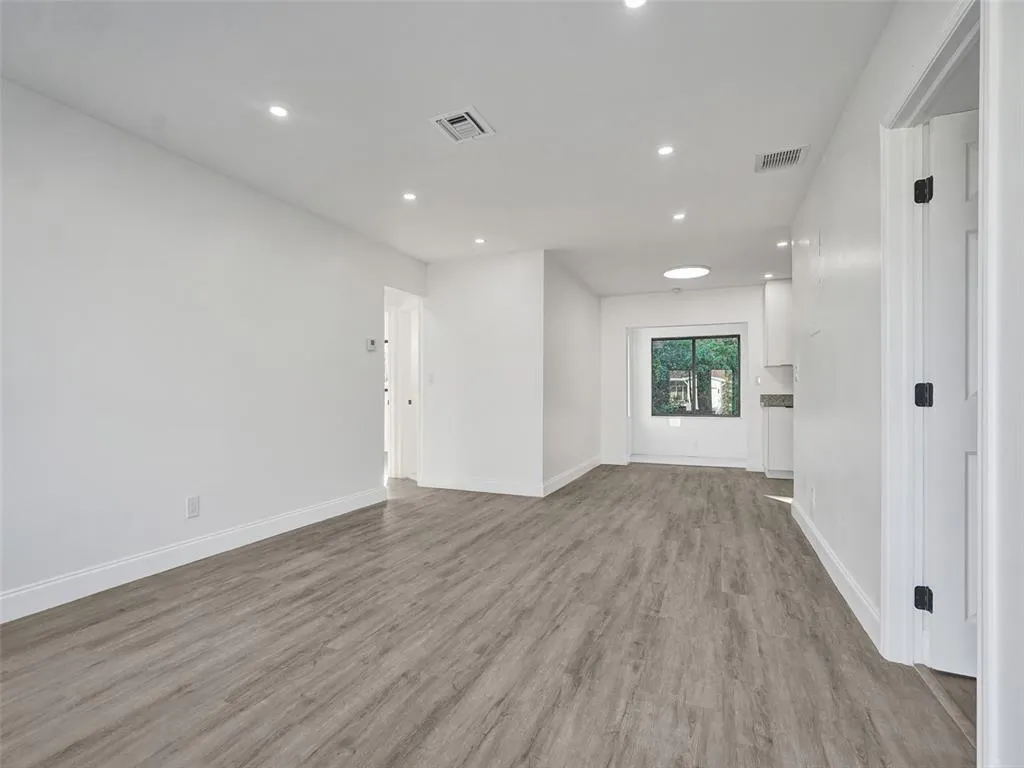 4165 NW 52nd Ave