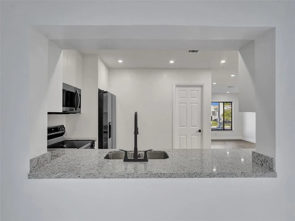 4165 NW 52nd Ave