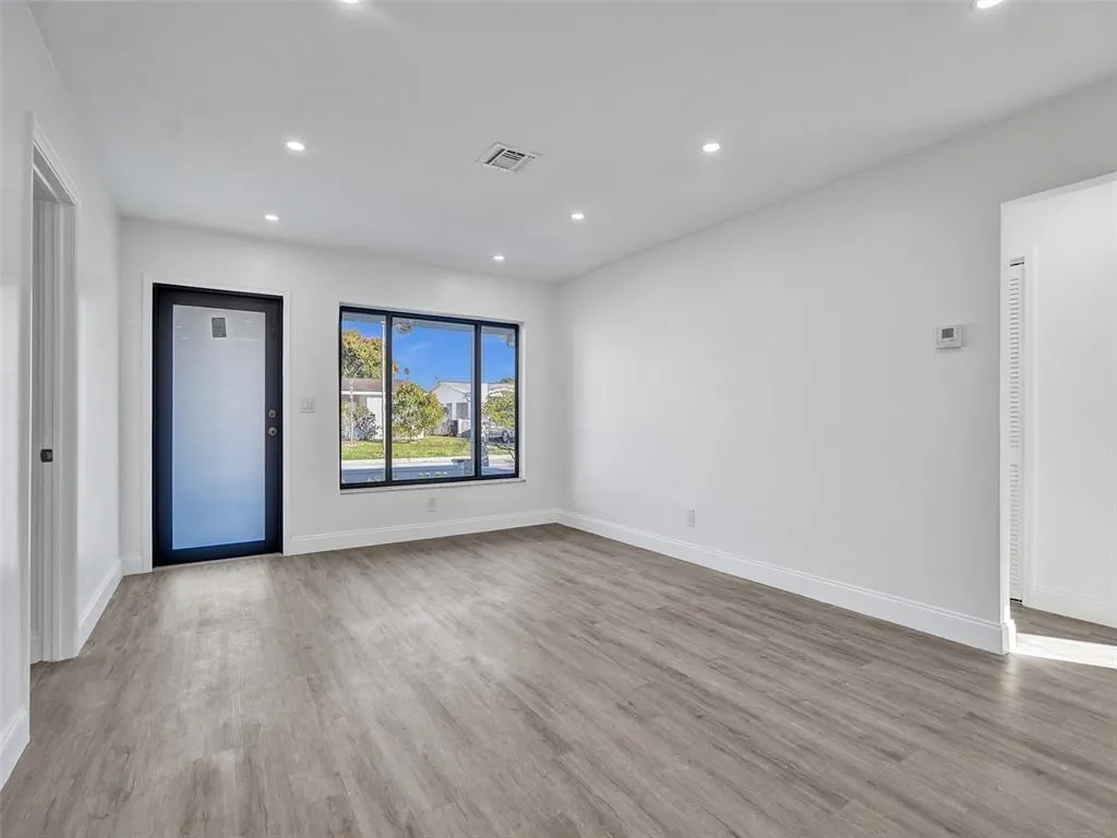 4165 NW 52nd Ave