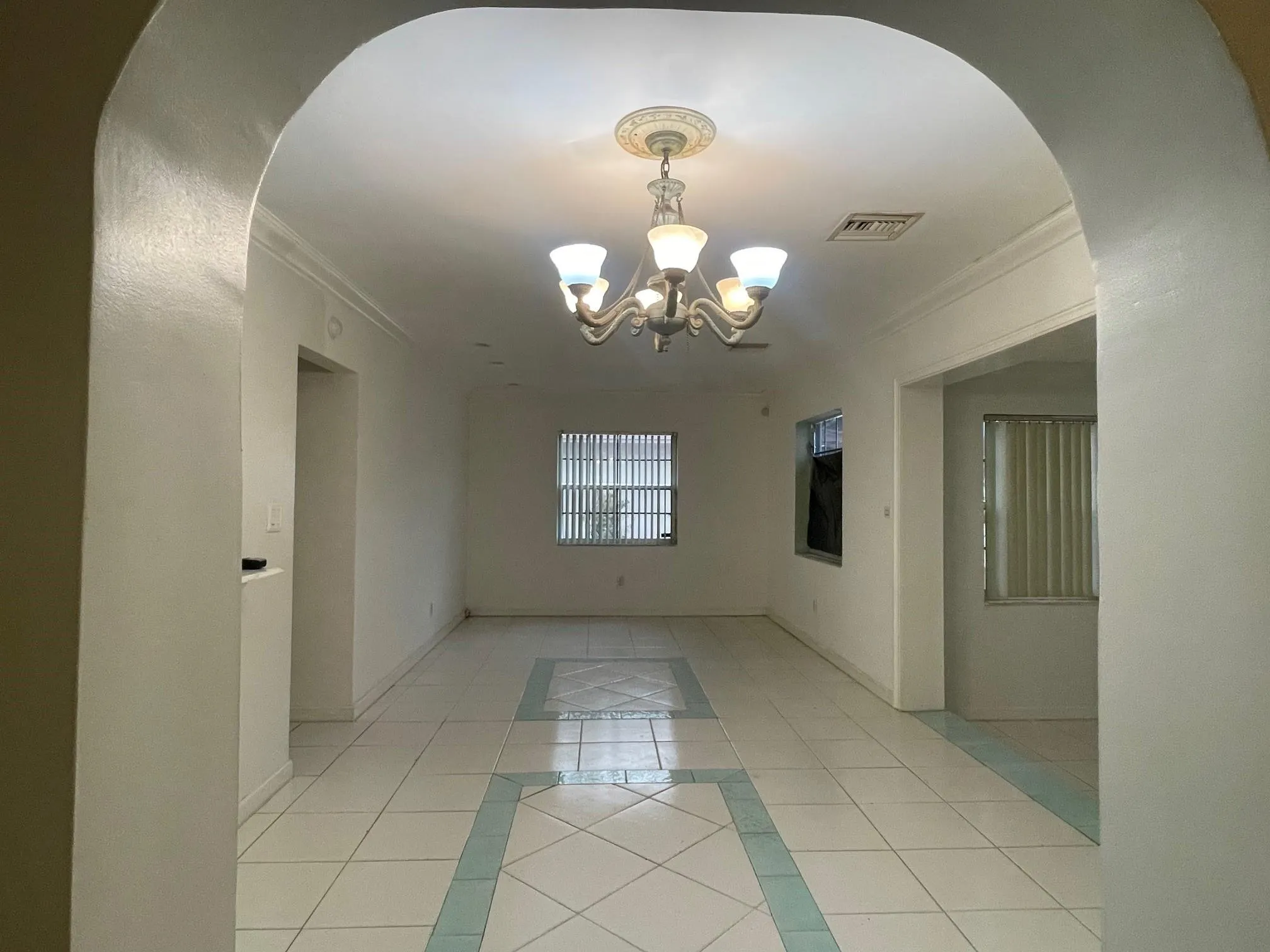 2215 NW 9th Ct