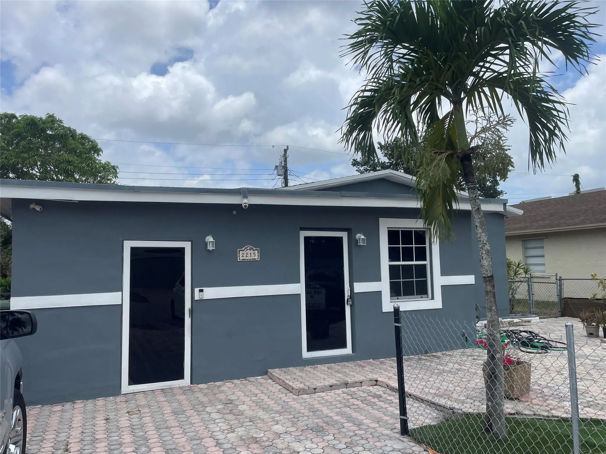 2215 NW 9th Ct