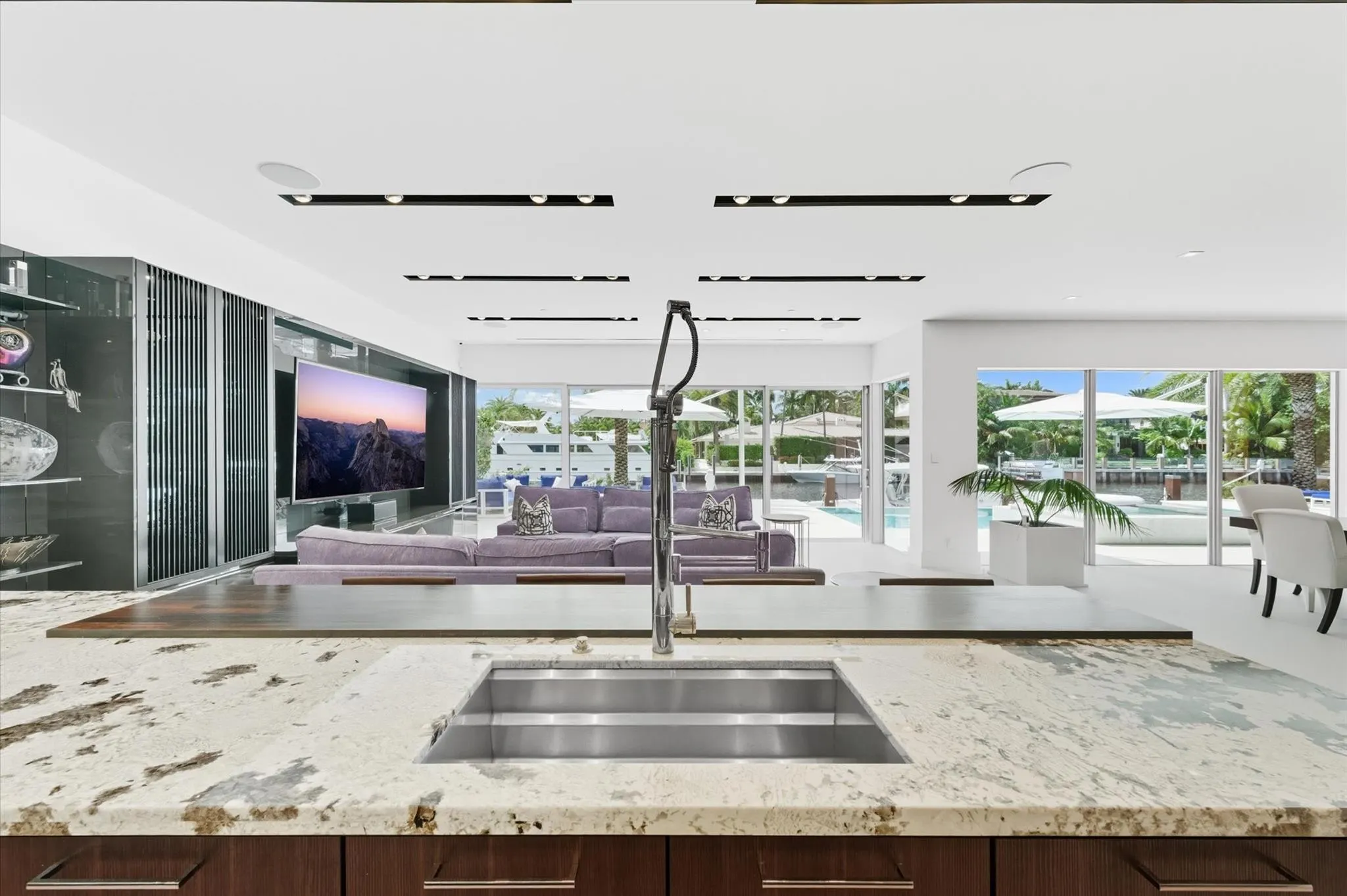 14 N Isla Bahia Dr