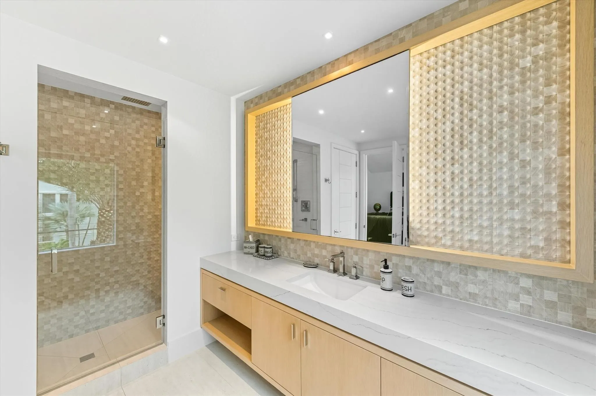 14 N Isla Bahia Dr