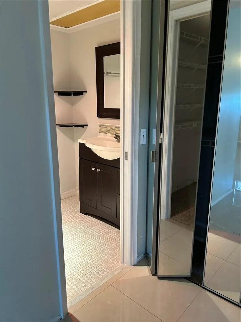 3300 N Palm Aire Dr, #808