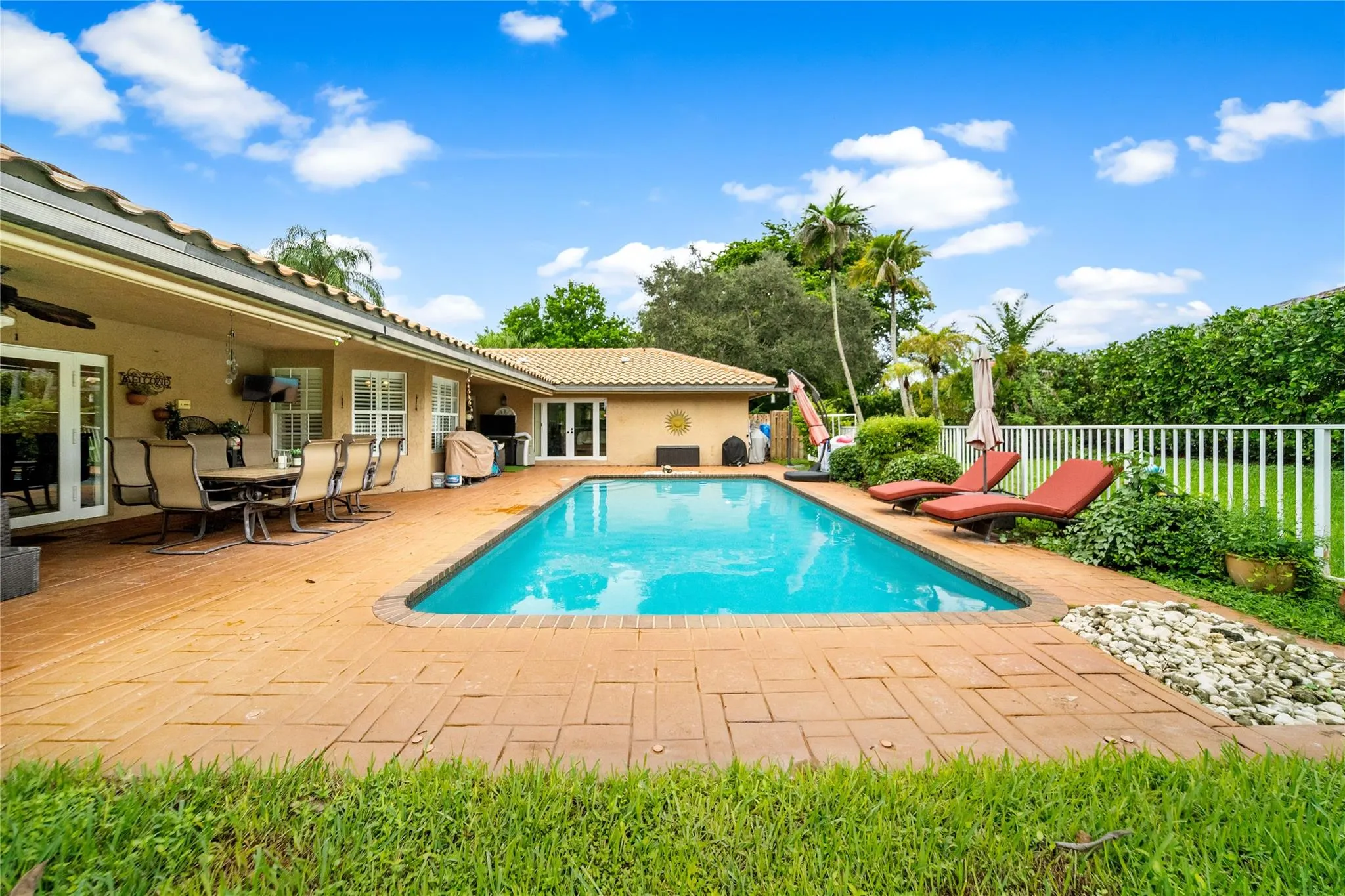 7604 Lexington Ln