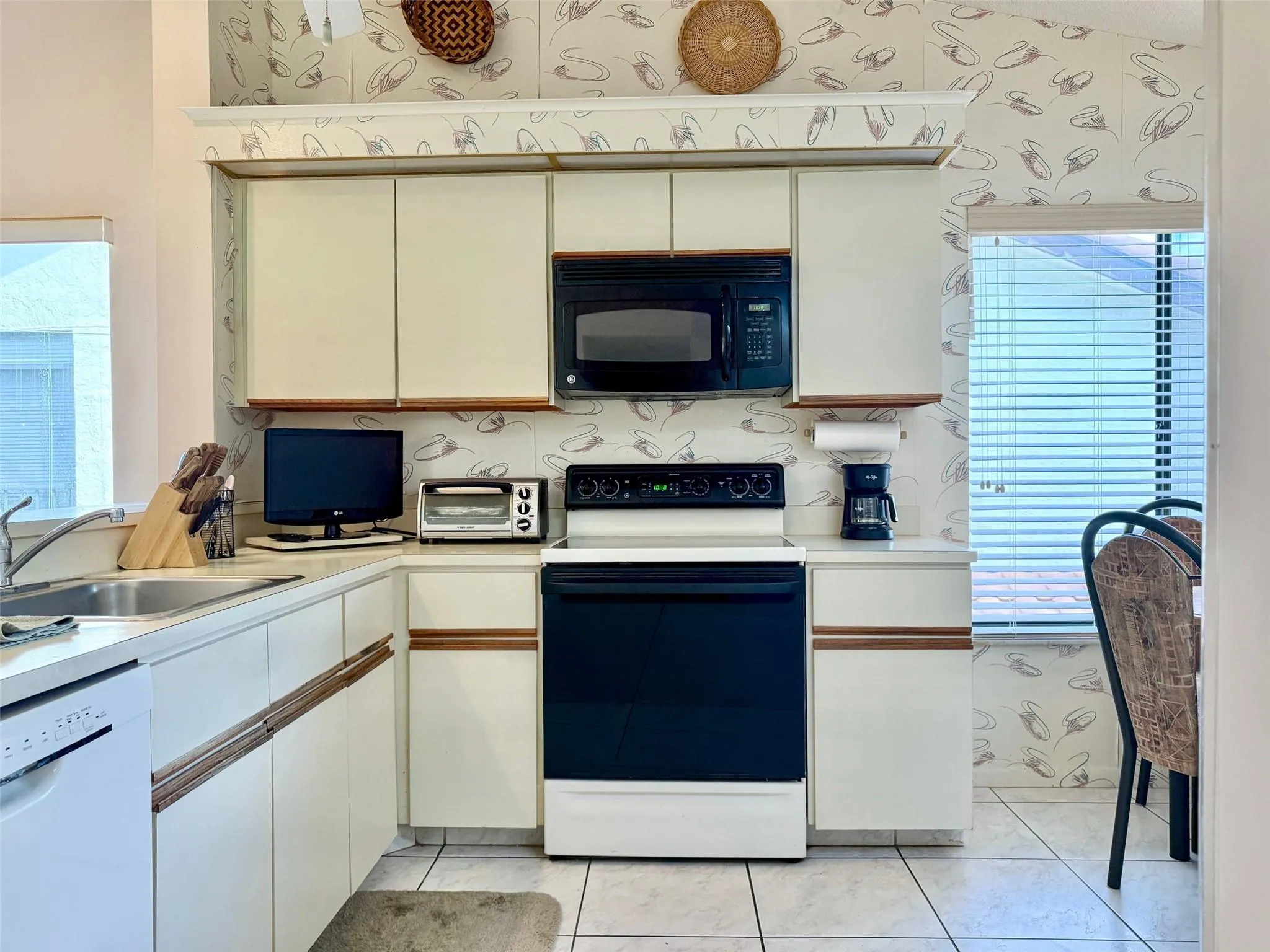 10851 Palm Lake Ave, #202