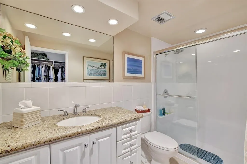 3233 NE 34th St, #505