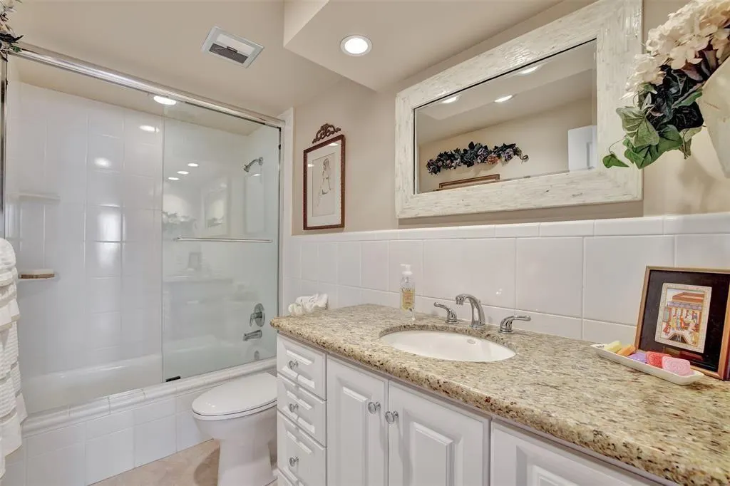 3233 NE 34th St, #505